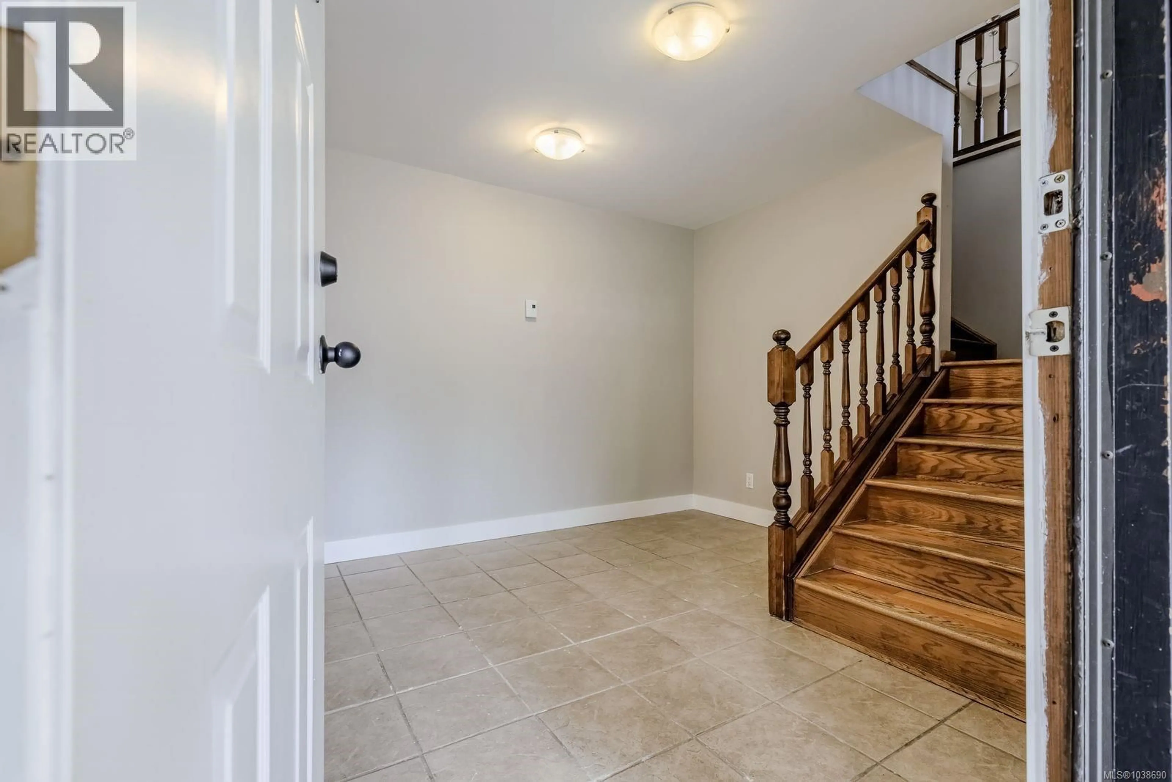 Indoor entryway for 3473 LITTLEFORD ROAD, Nanaimo British Columbia V9T4R4