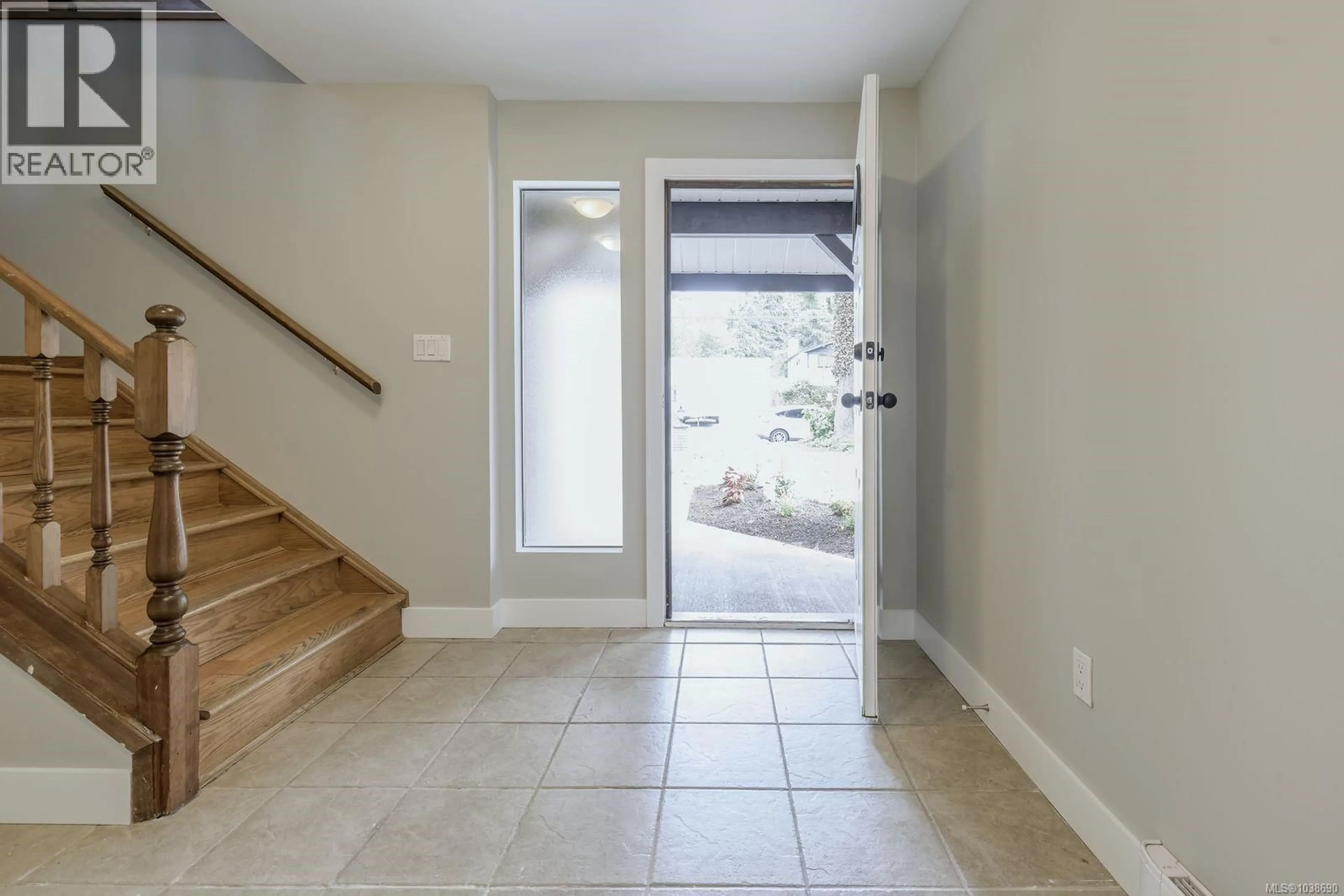 Indoor entryway for 3473 LITTLEFORD ROAD, Nanaimo British Columbia V9T4R4