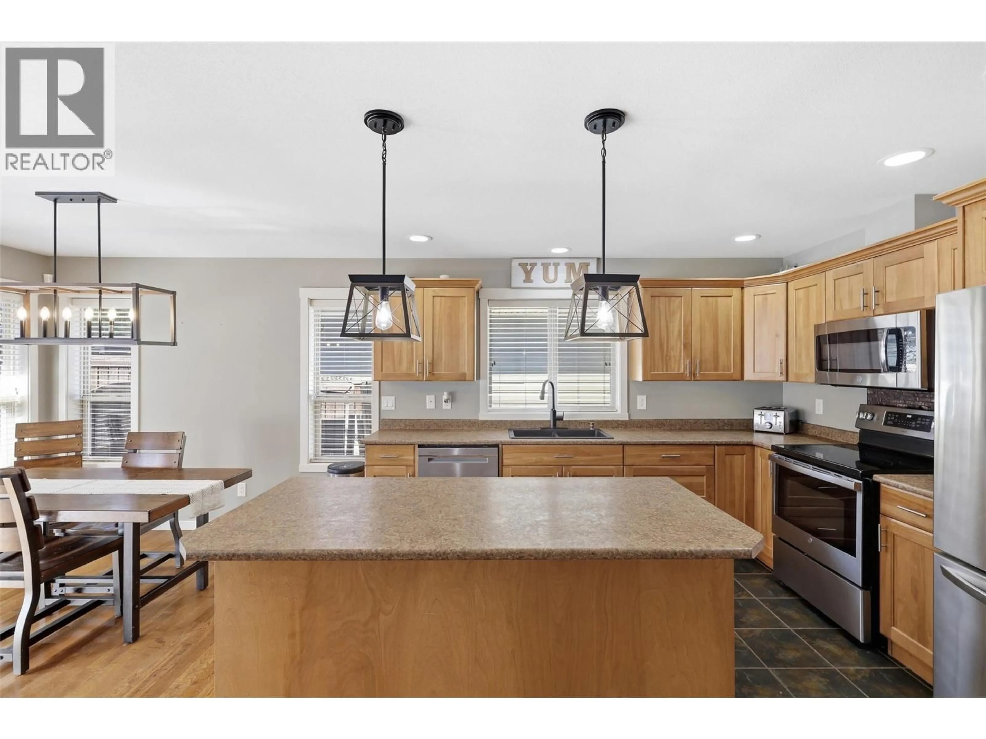 Open concept kitchen, unknown for 2159 CANTLE COURT, Kamloops British Columbia V2B0A7