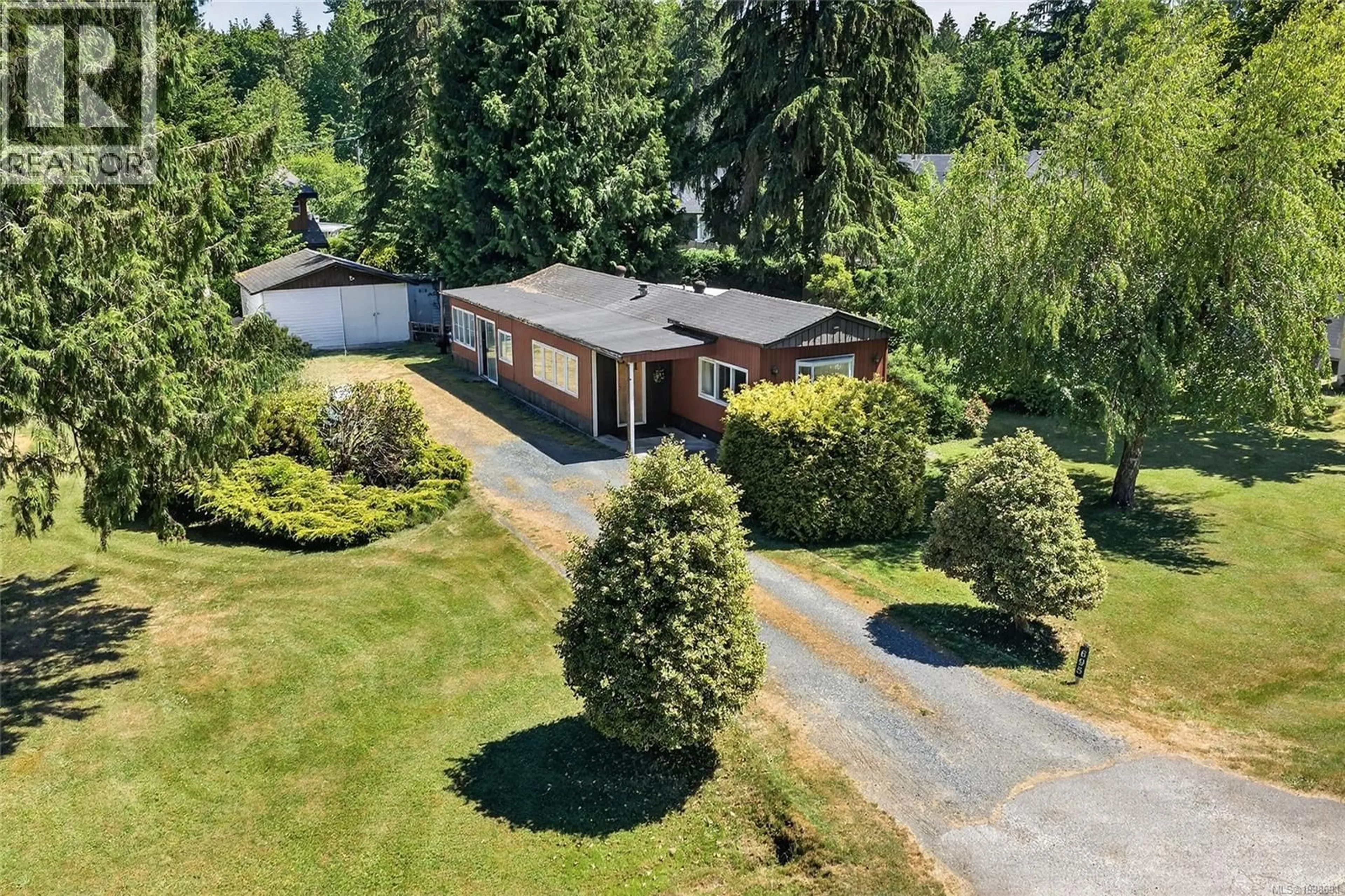 A pic from outside/outdoor area/front of a property/back of a property/a pic from drone, street for 695 BARCLAY CRESCENT NORTH, Parksville British Columbia V9P1X9