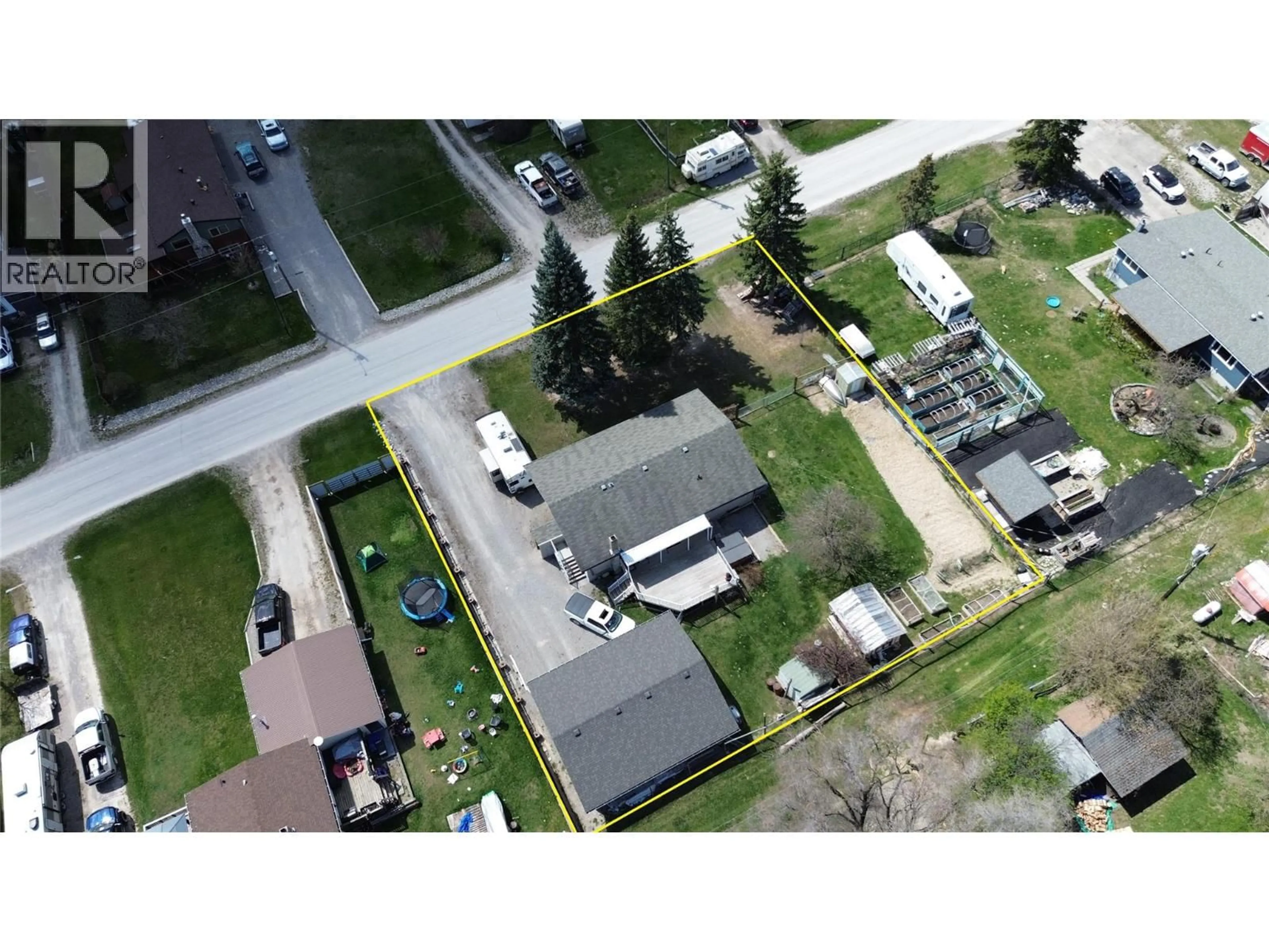 A pic from outside/outdoor area/front of a property/back of a property/a pic from drone, street for 4835 PURCELL AVENUE, Edgewater British Columbia V0A1E0