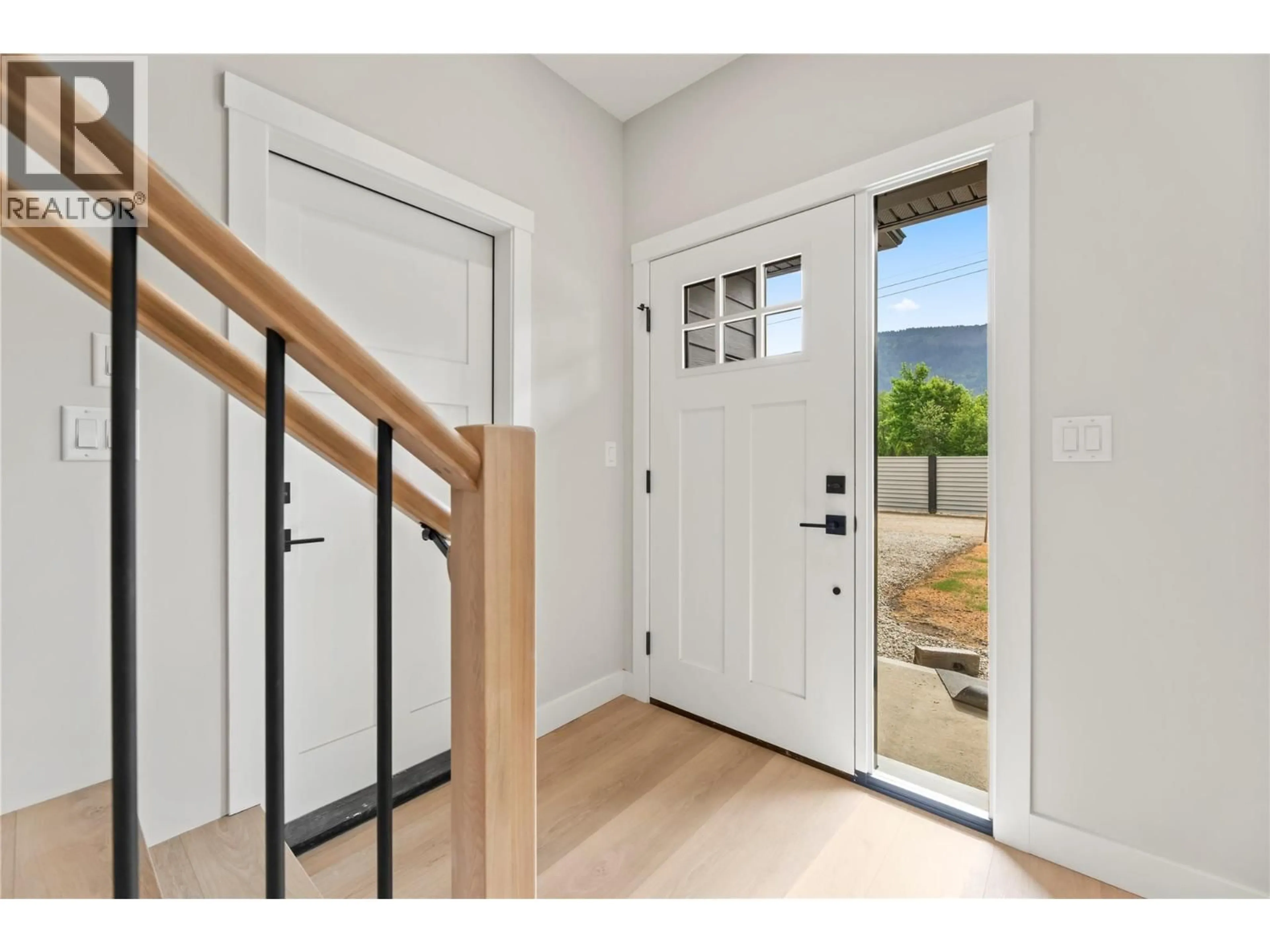 Indoor entryway for 162 JAMES STREET, Grindrod British Columbia V0E1Y0