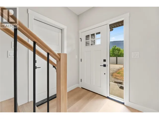 166 2ND AVENUE, Grindrod 3