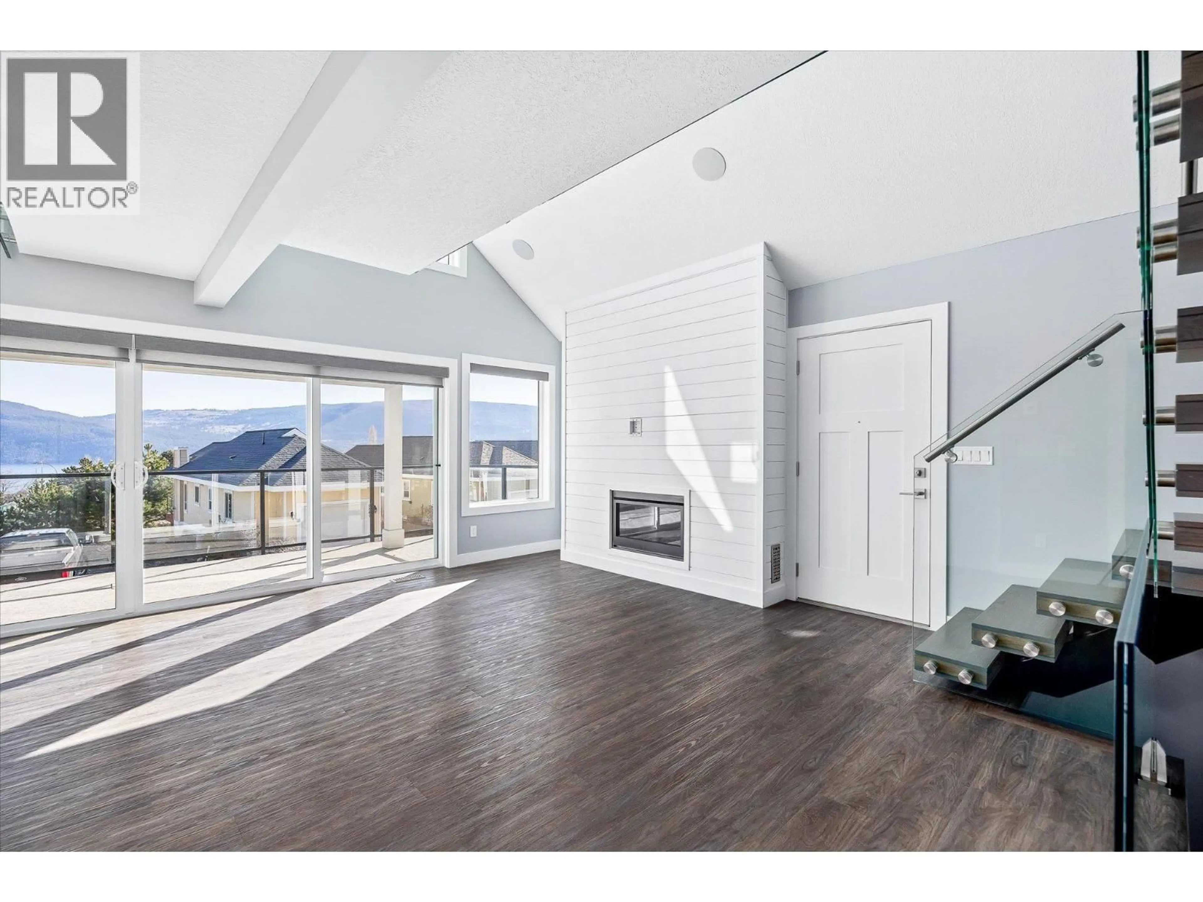Indoor entryway for 6842 MADRID WAY, Kelowna British Columbia V1Z3R8