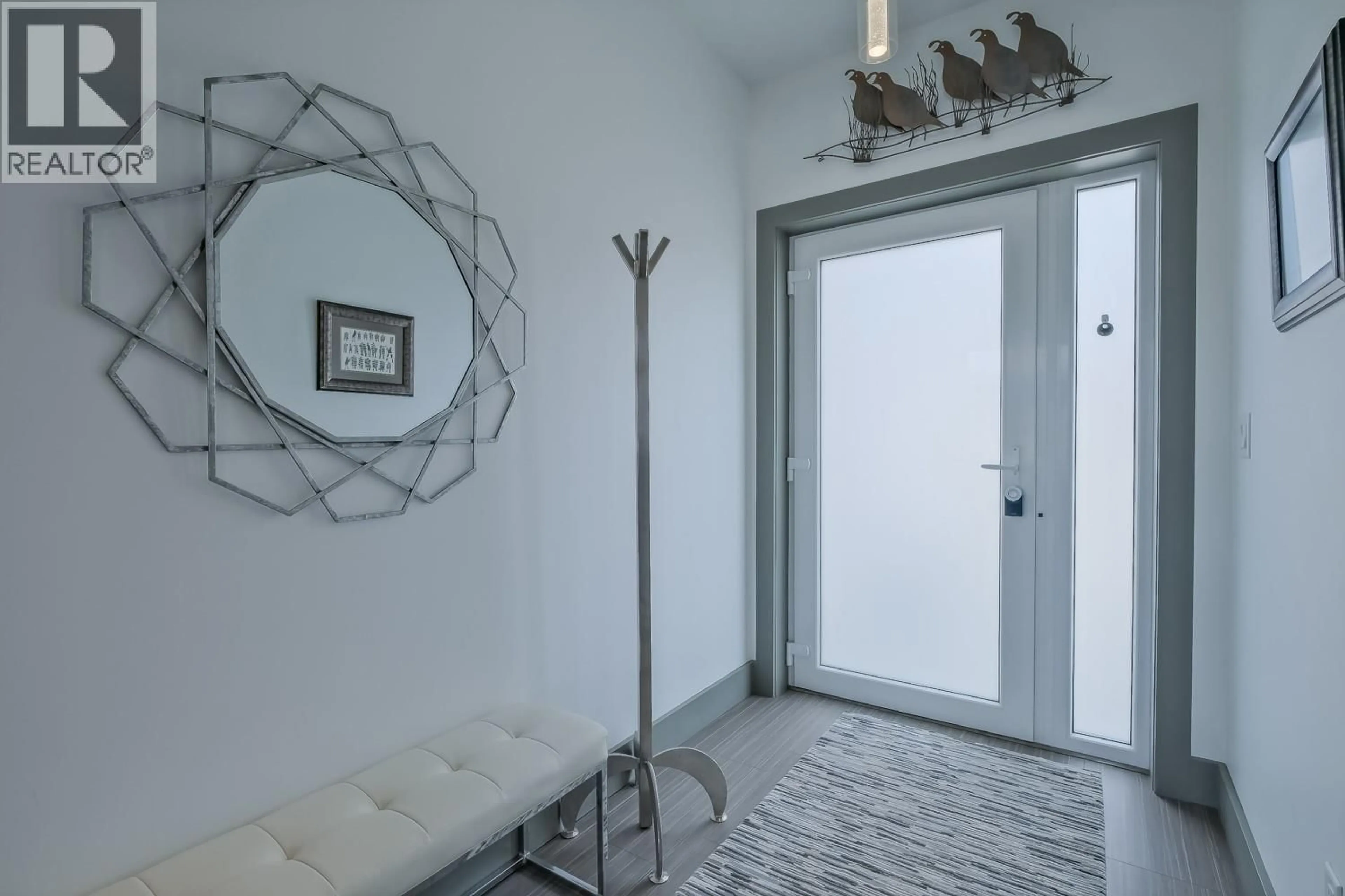 Indoor entryway for 137 VIEW LANE, Penticton British Columbia V2A0A6