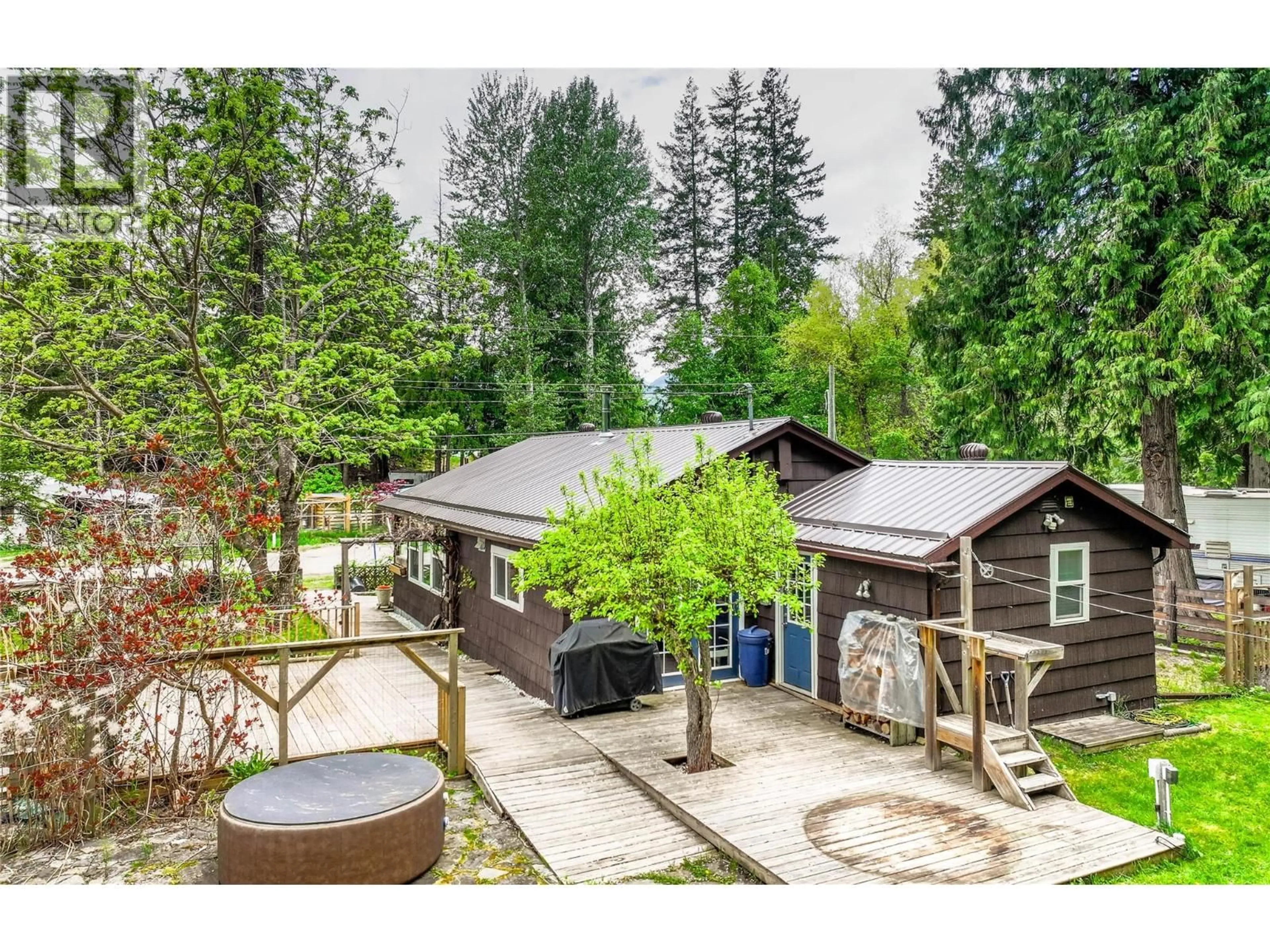A pic from outside/outdoor area/front of a property/back of a property/a pic from drone, unknown for 1506 CAMPBELL AVENUE, Riondel British Columbia V0B2B0