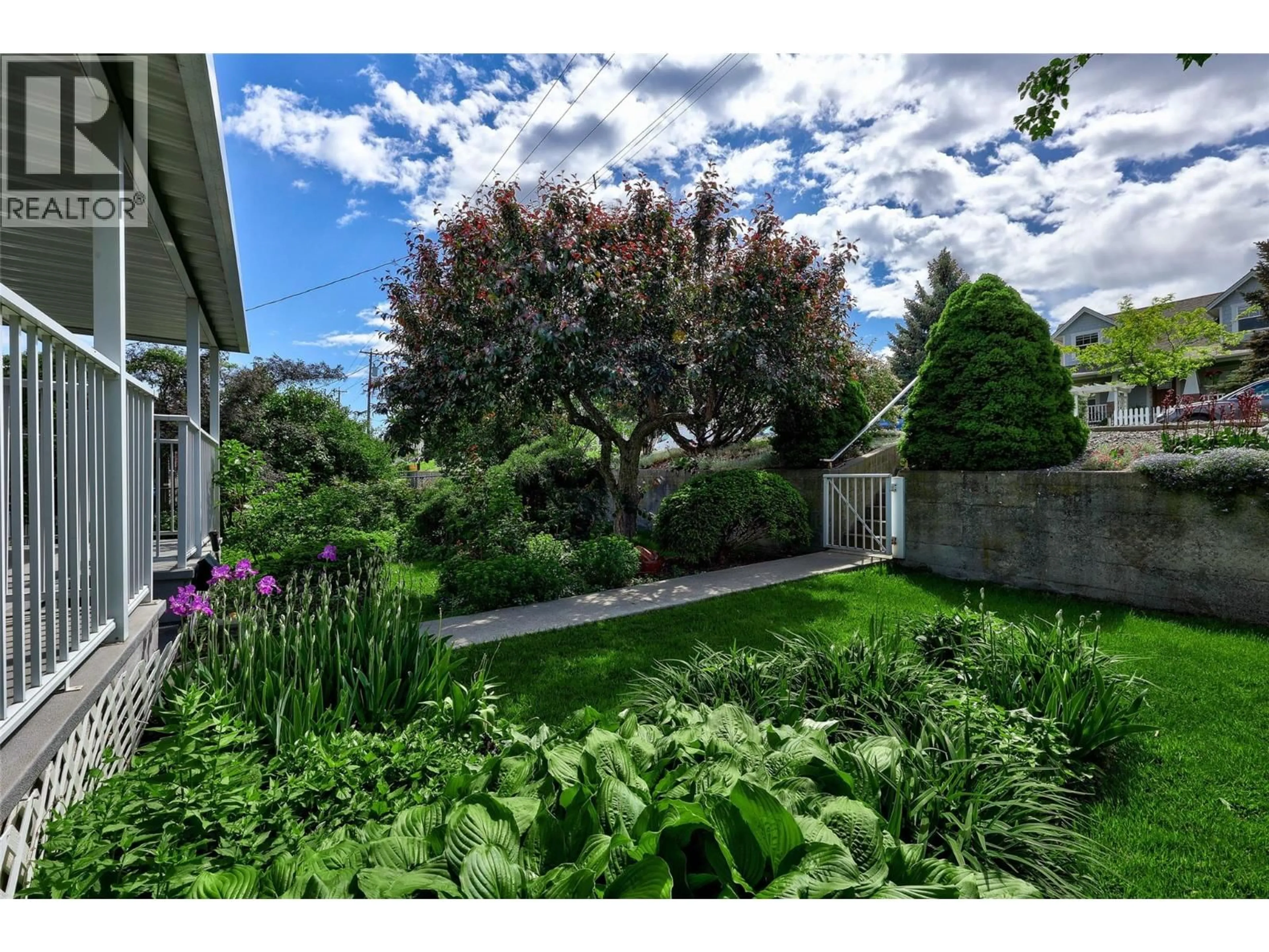A pic from outside/outdoor area/front of a property/back of a property/a pic from drone, street for 1022 PLEASANT STREET, Kamloops British Columbia V2C3B8