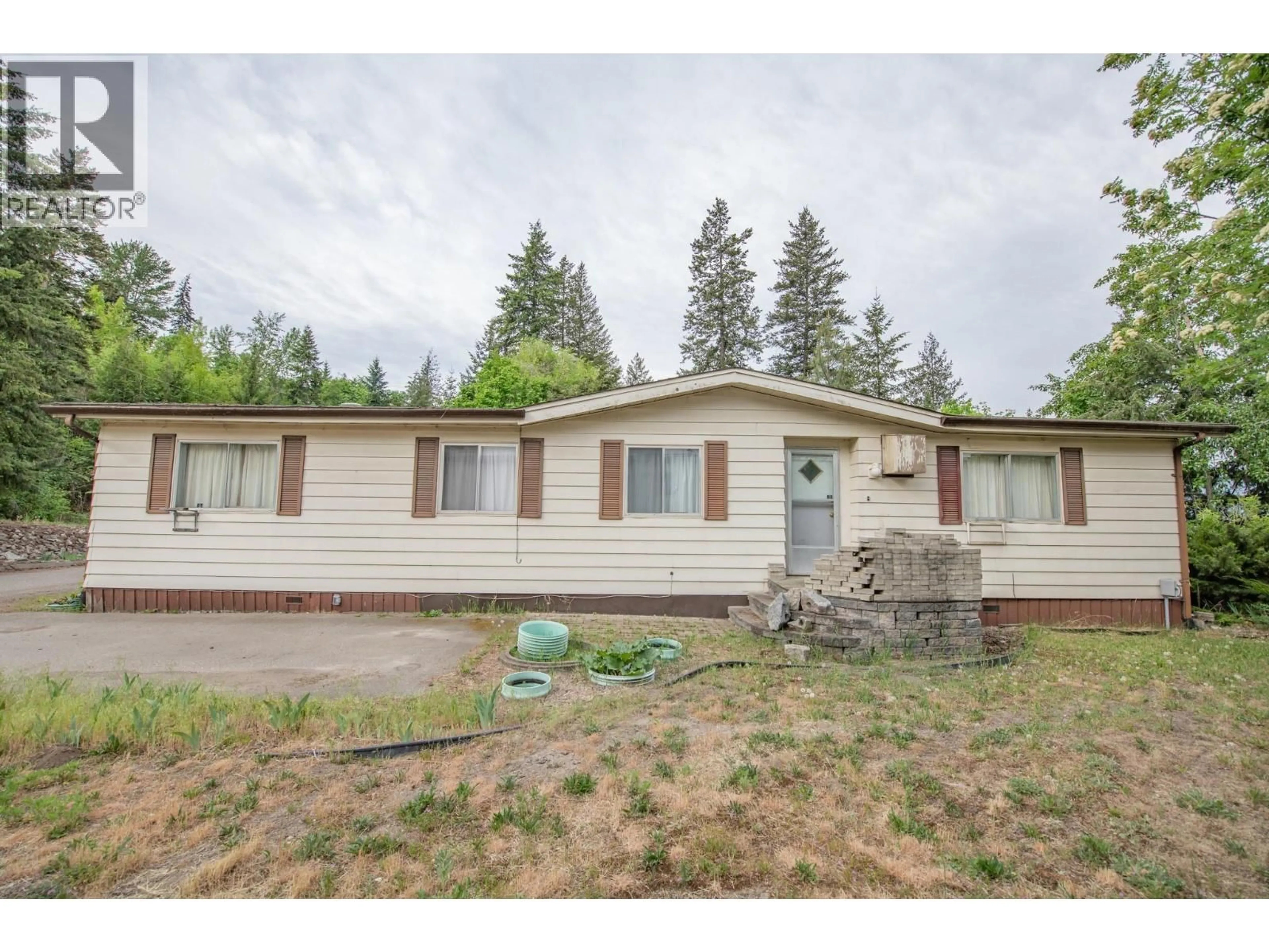 Home with vinyl exterior material, street for 36 - 844 HUTLEY ROAD, Spallumcheen British Columbia V0E1B7