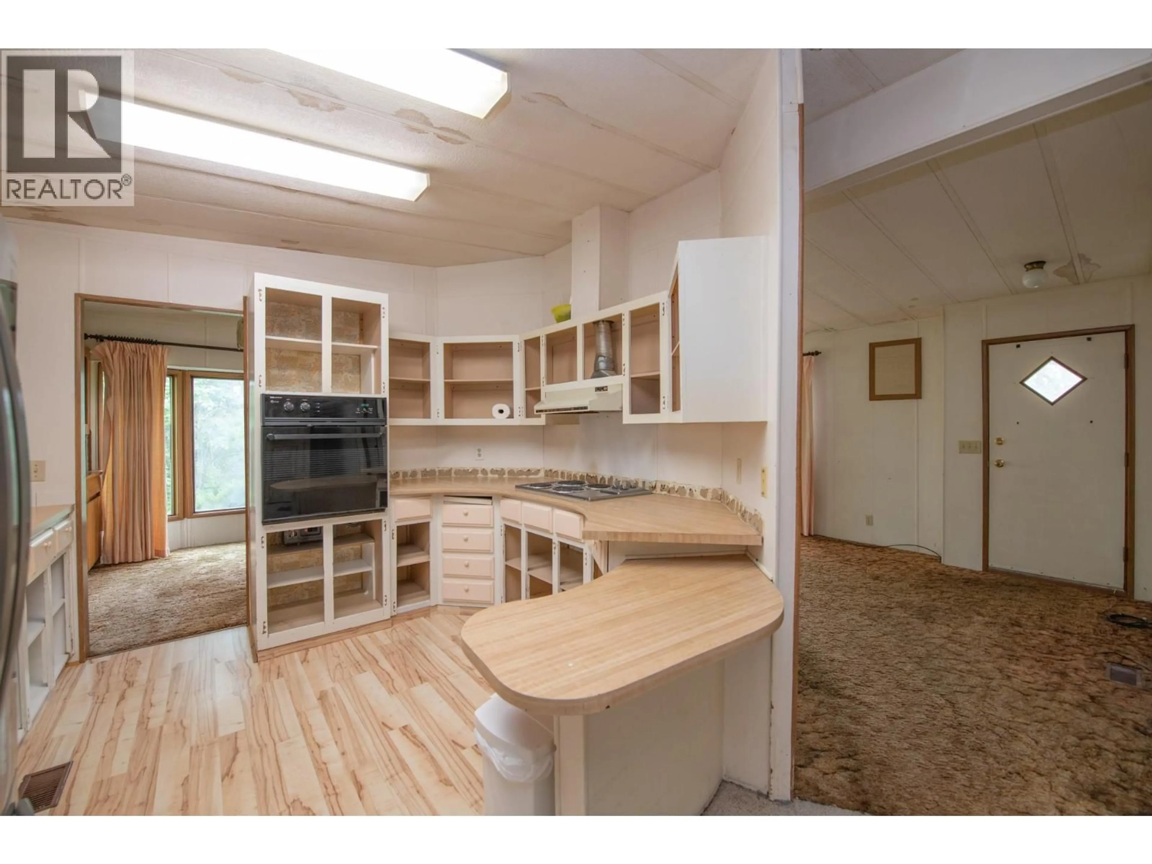 Open concept kitchen, wood/laminate floor for 36 - 844 HUTLEY ROAD, Spallumcheen British Columbia V0E1B7