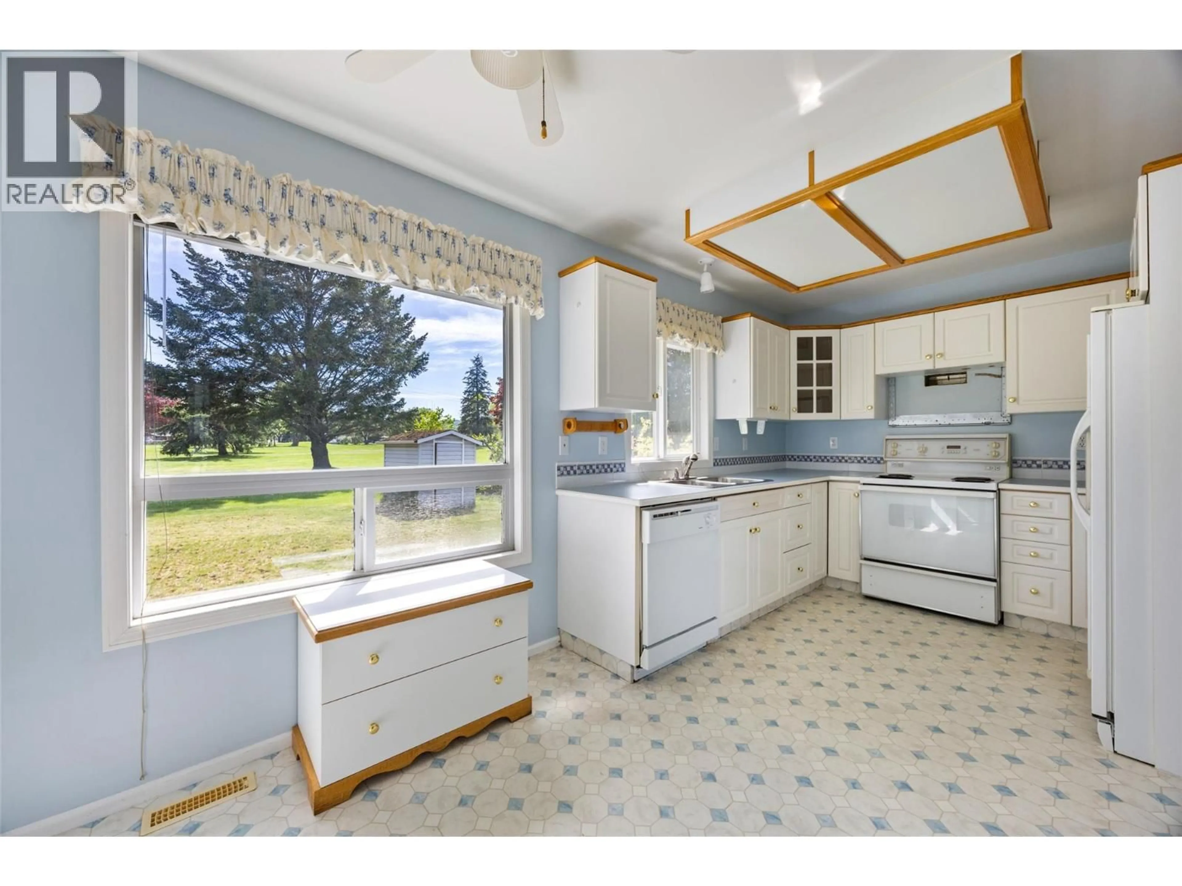 Standard kitchen, ceramic/tile floor for 917 HYSOP ROAD, Chase British Columbia V0E1M0