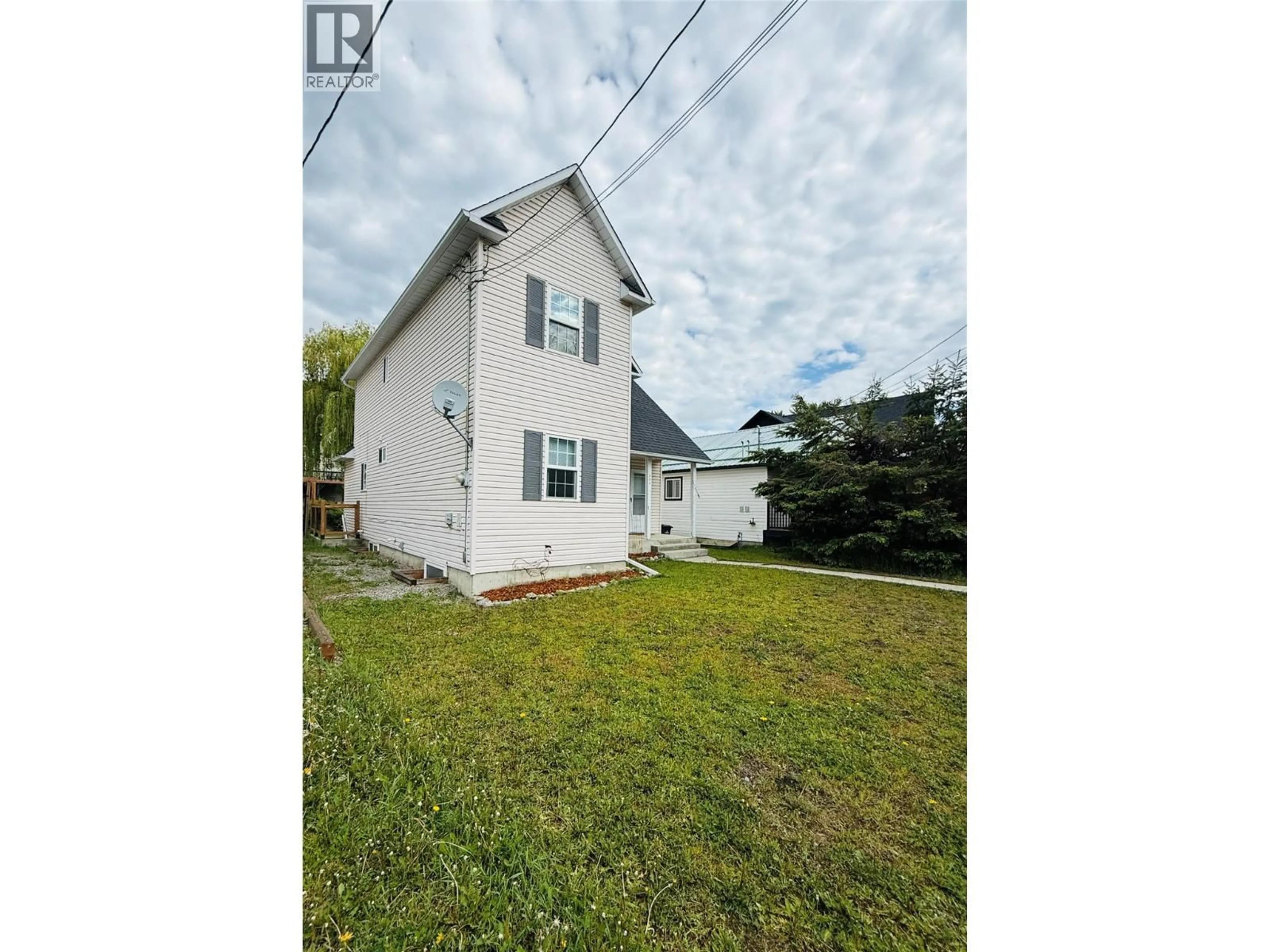 A pic from outside/outdoor area/front of a property/back of a property/a pic from drone, street for 323 GREEN STREET, Kimberley British Columbia V1A2M9