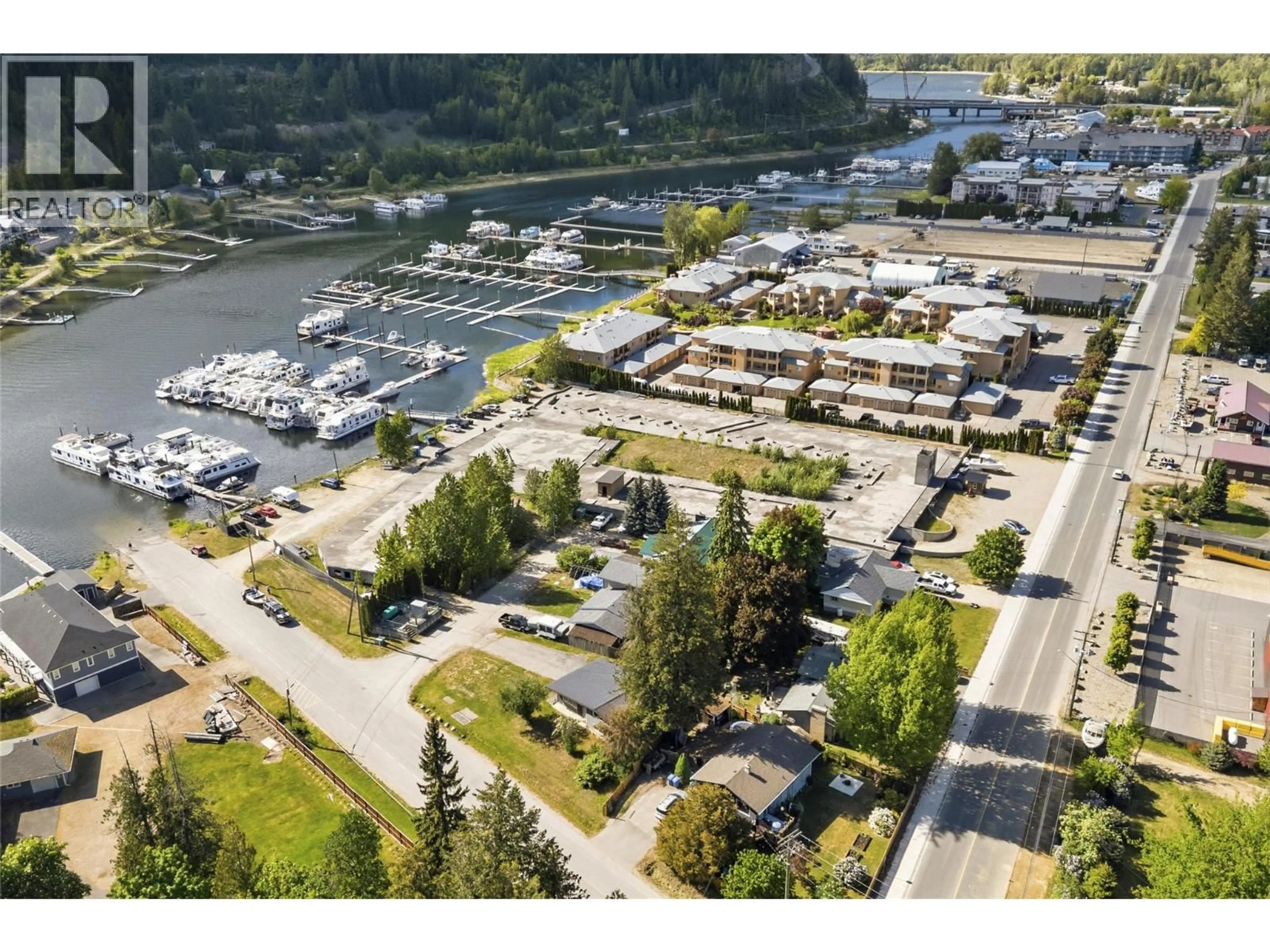 A pic from outside/outdoor area/front of a property/back of a property/a pic from drone, water/lake/river/ocean view for 606 RIVERSIDE AVENUE, Sicamous British Columbia V0E2V0