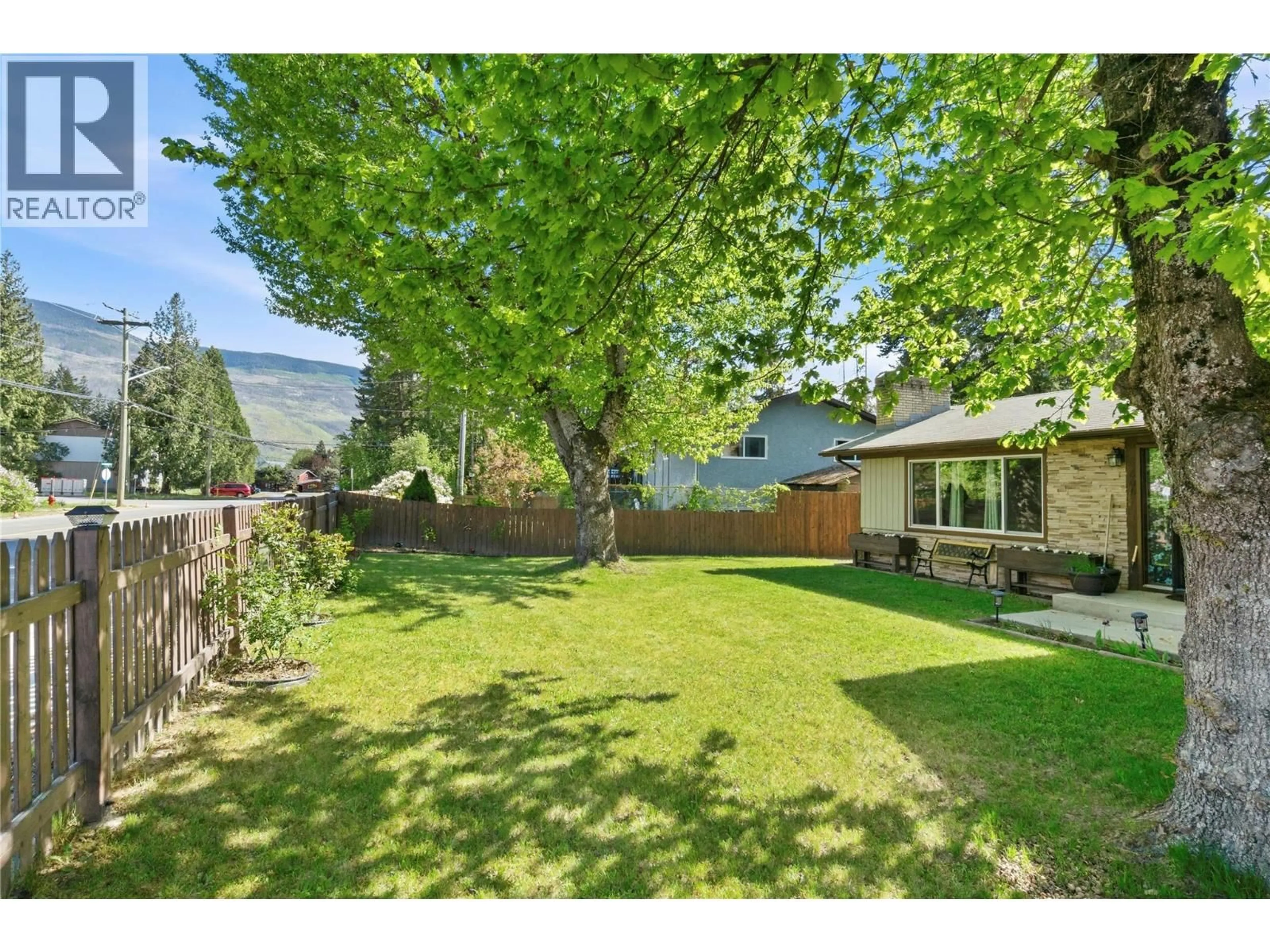 A pic from outside/outdoor area/front of a property/back of a property/a pic from drone, street for 606 RIVERSIDE AVENUE, Sicamous British Columbia V0E2V0