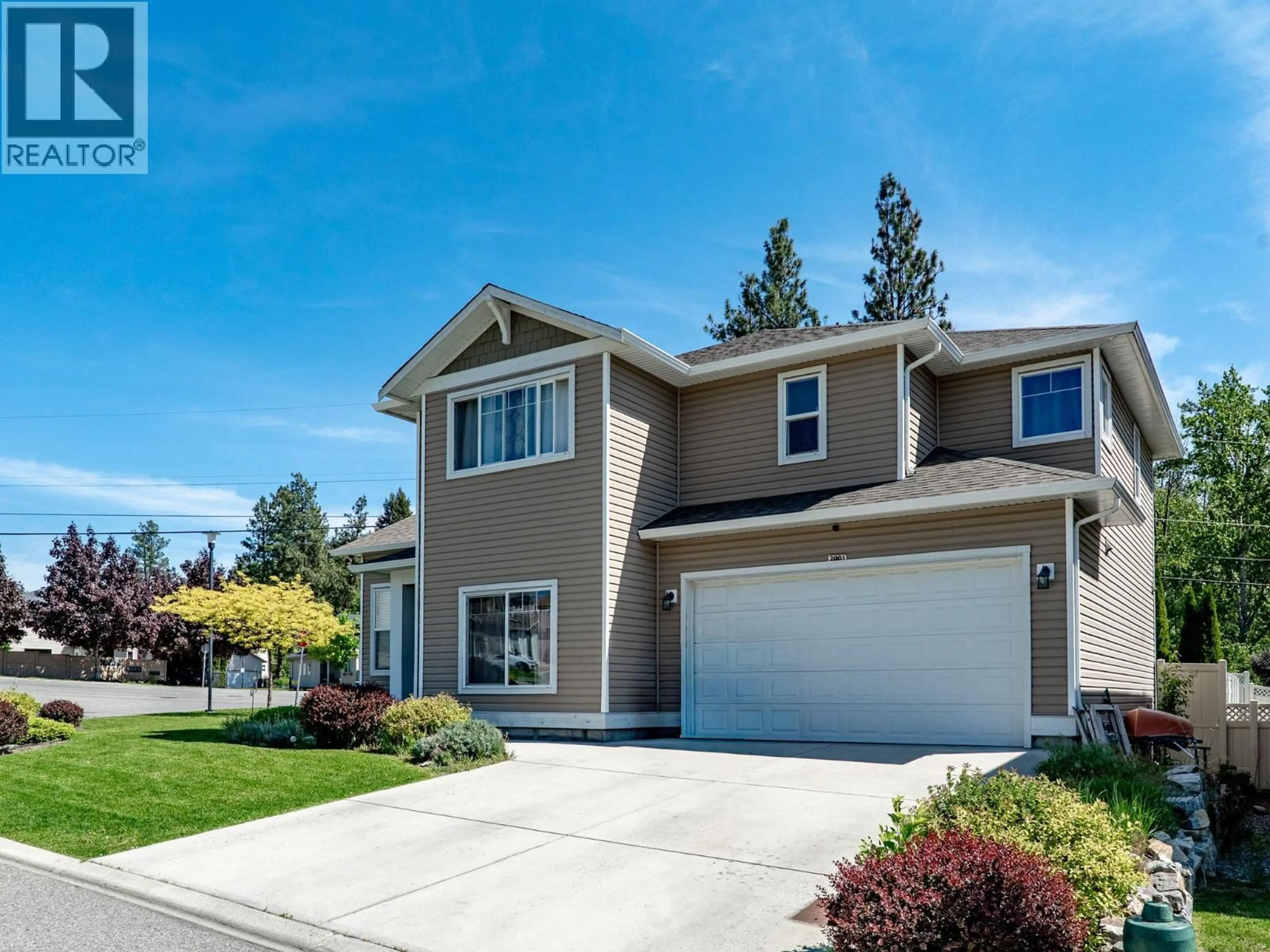 Home with vinyl exterior material, street for 2001 ELKRIDGE DRIVE, West Kelowna British Columbia V4T3J8