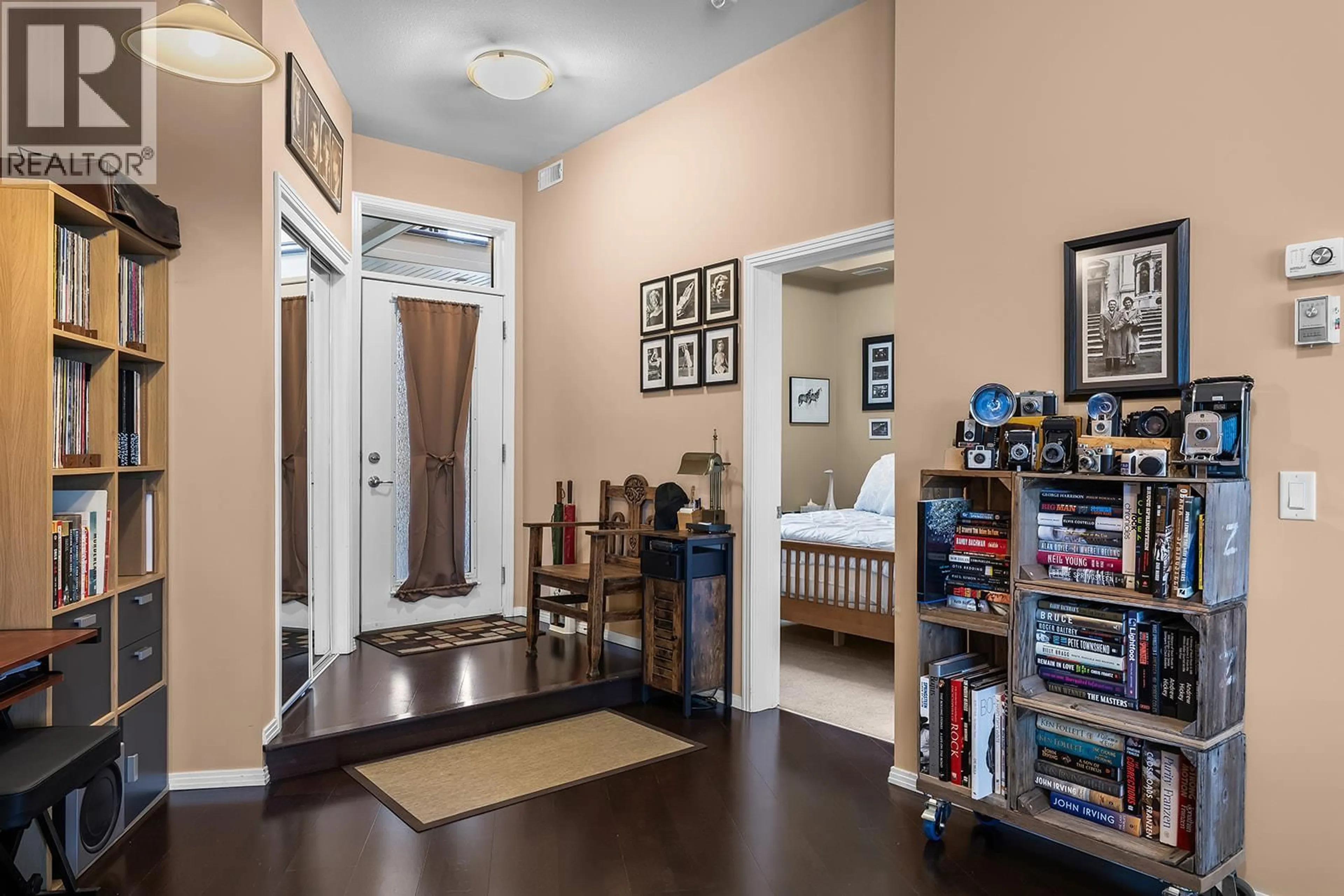 Indoor entryway for 109 - 1327 ST PAUL STREET, Kelowna British Columbia V1Y2E2