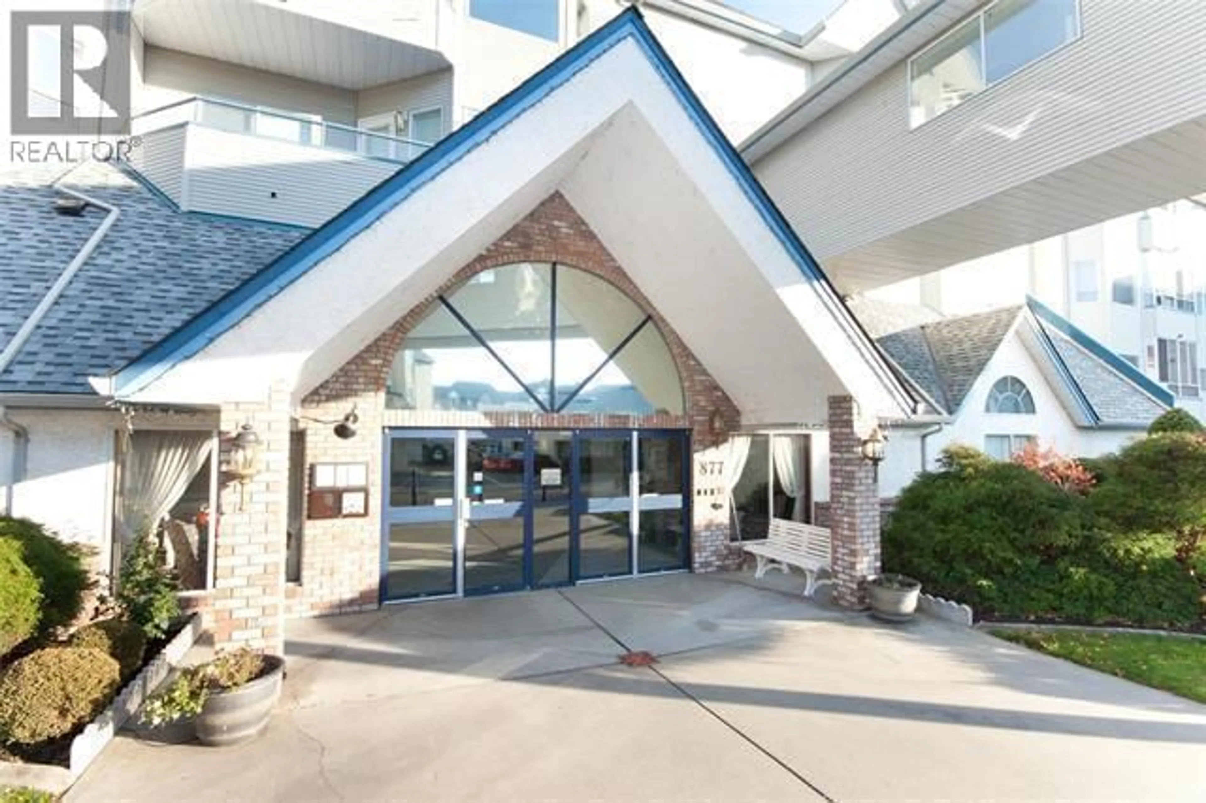 Indoor foyer for 211 - 877 KLO ROAD, Kelowna British Columbia V1Y9R1