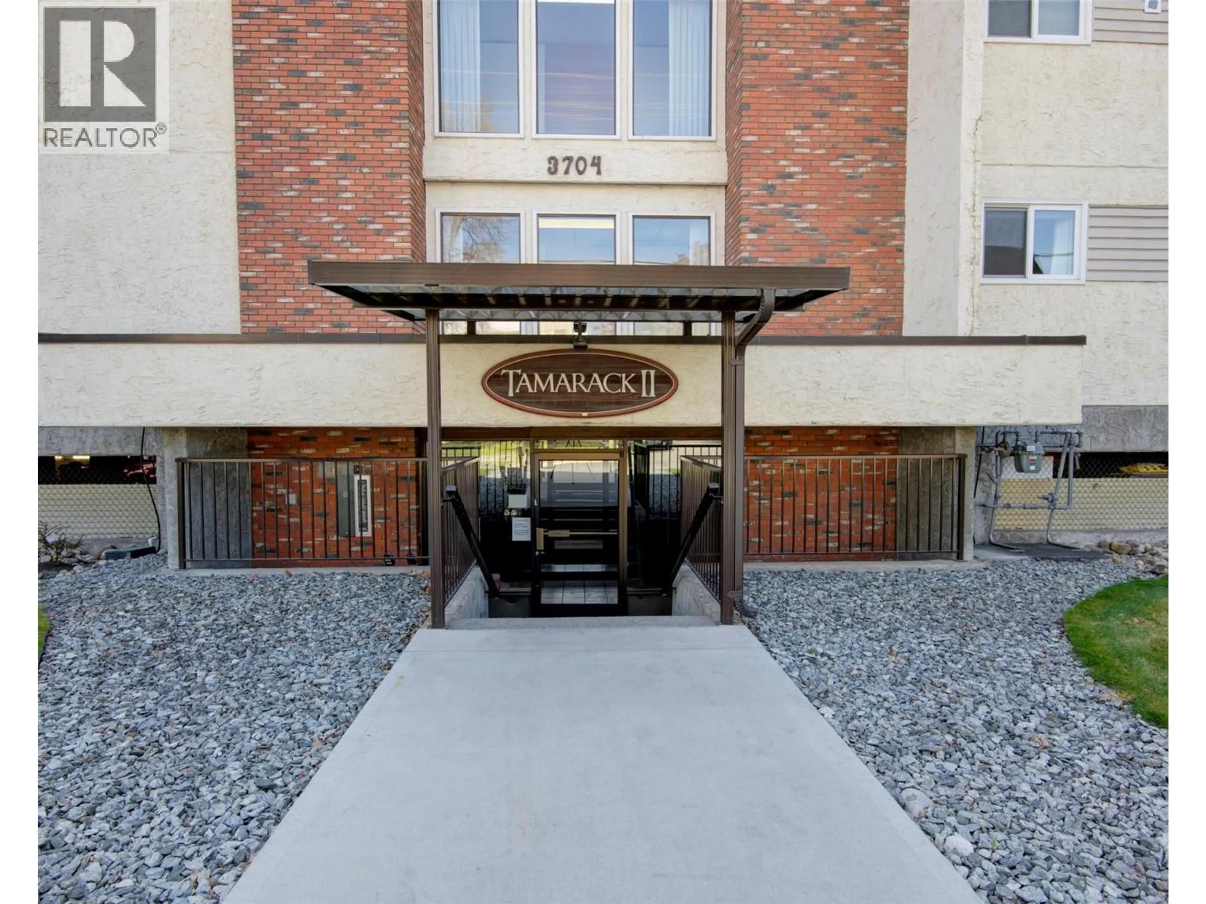 Indoor foyer for 108 - 3704 27 AVENUE, Vernon British Columbia V1T1S6