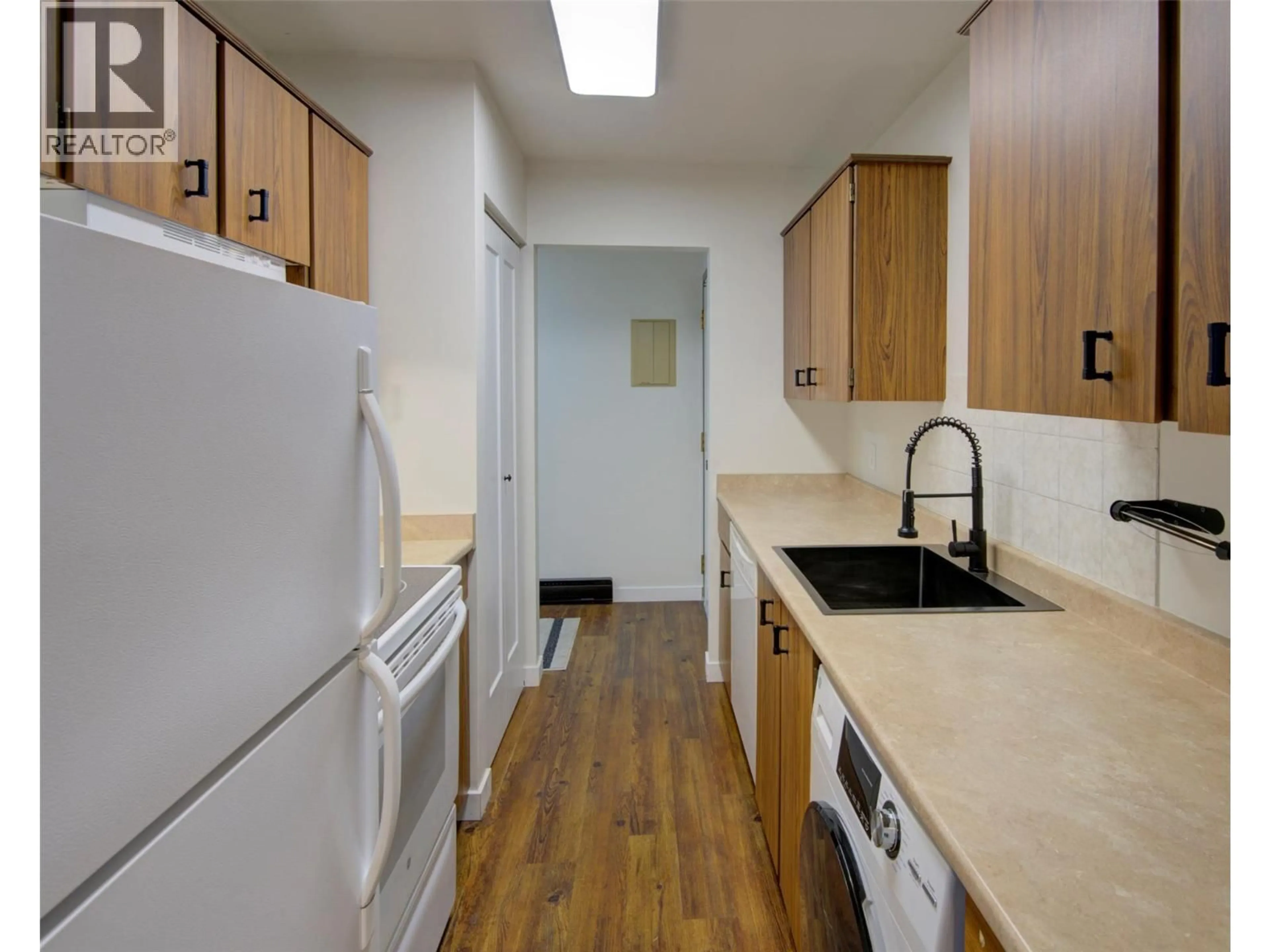 Standard kitchen, unknown for 108 - 3704 27 AVENUE, Vernon British Columbia V1T1S6