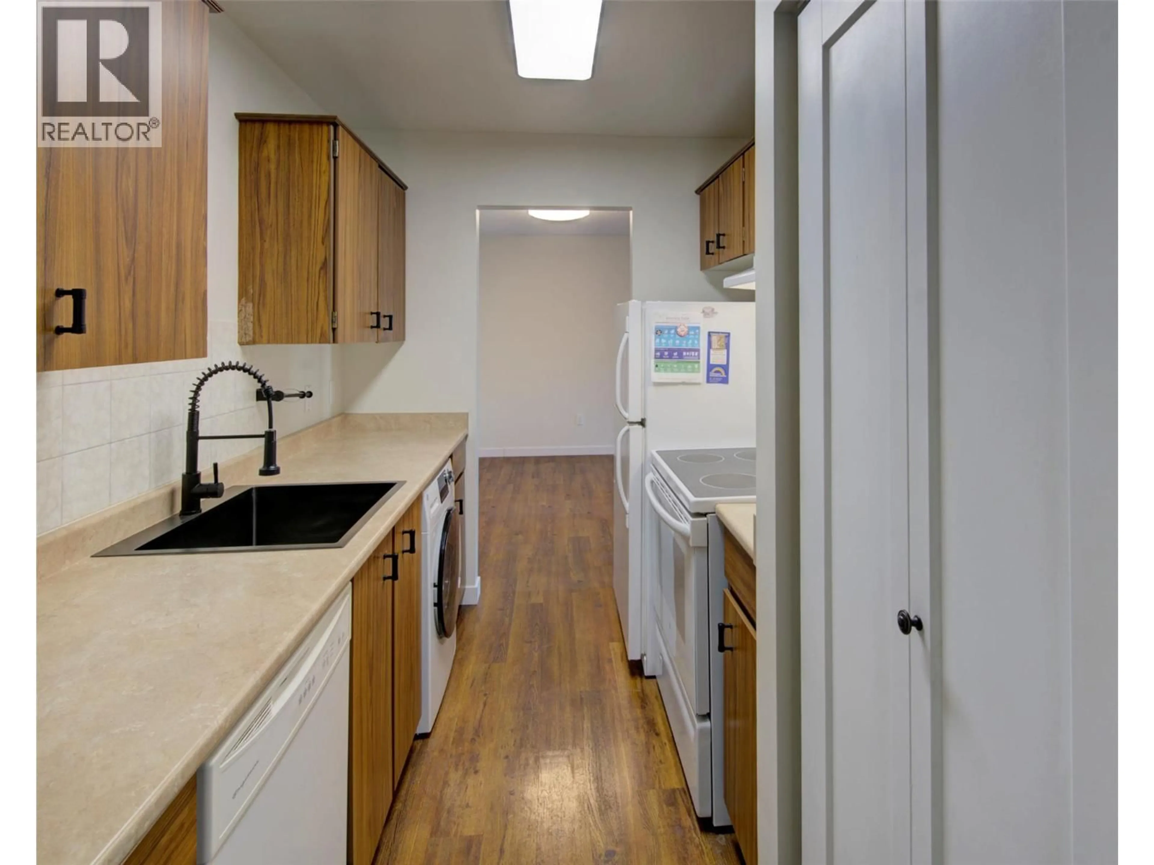 Standard kitchen, unknown for 108 - 3704 27 AVENUE, Vernon British Columbia V1T1S6