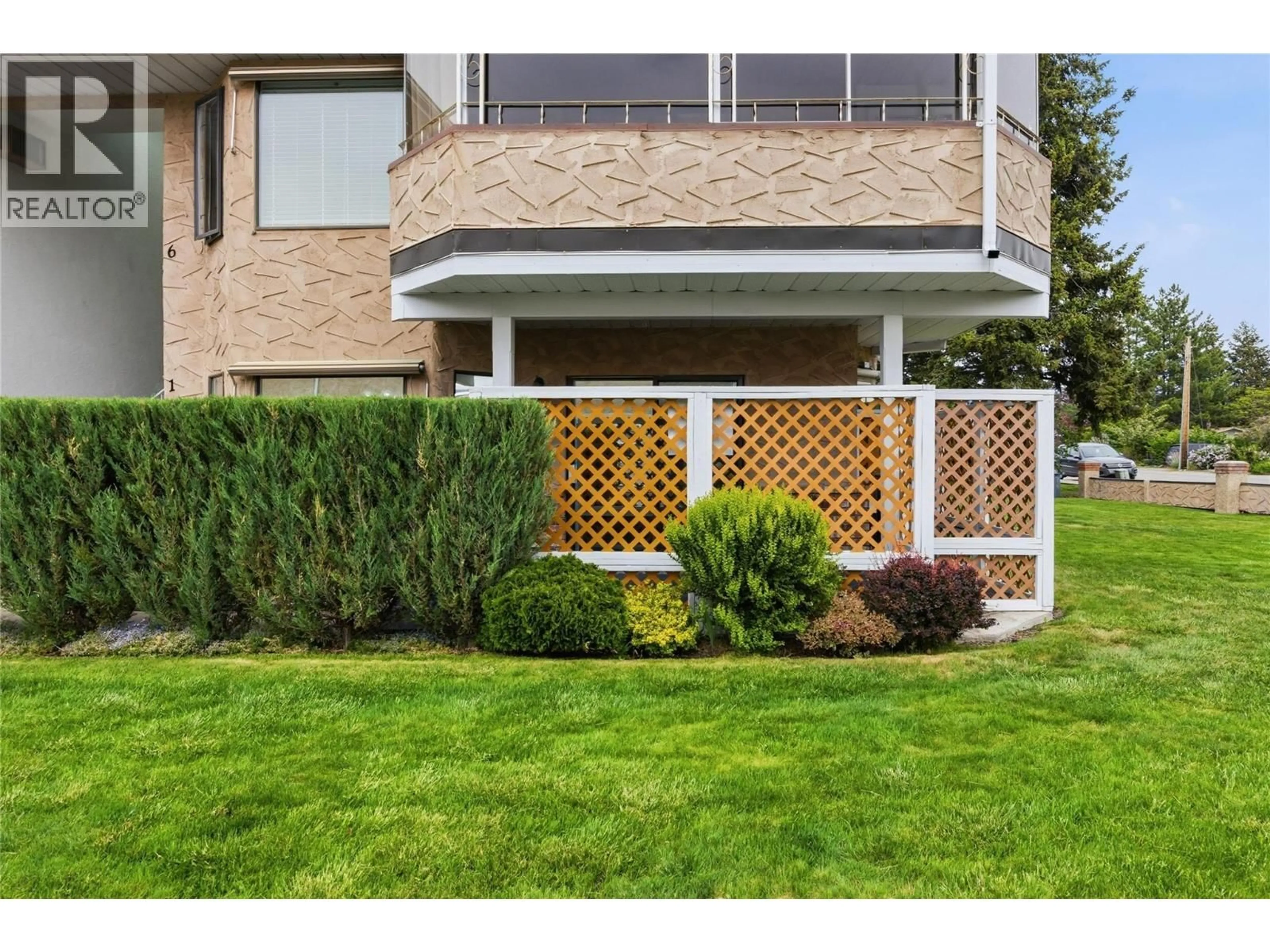 Home with vinyl exterior material, street for 1 - 14004 VICTORIA OTHER NORTH, Summerland British Columbia V0H1Z0