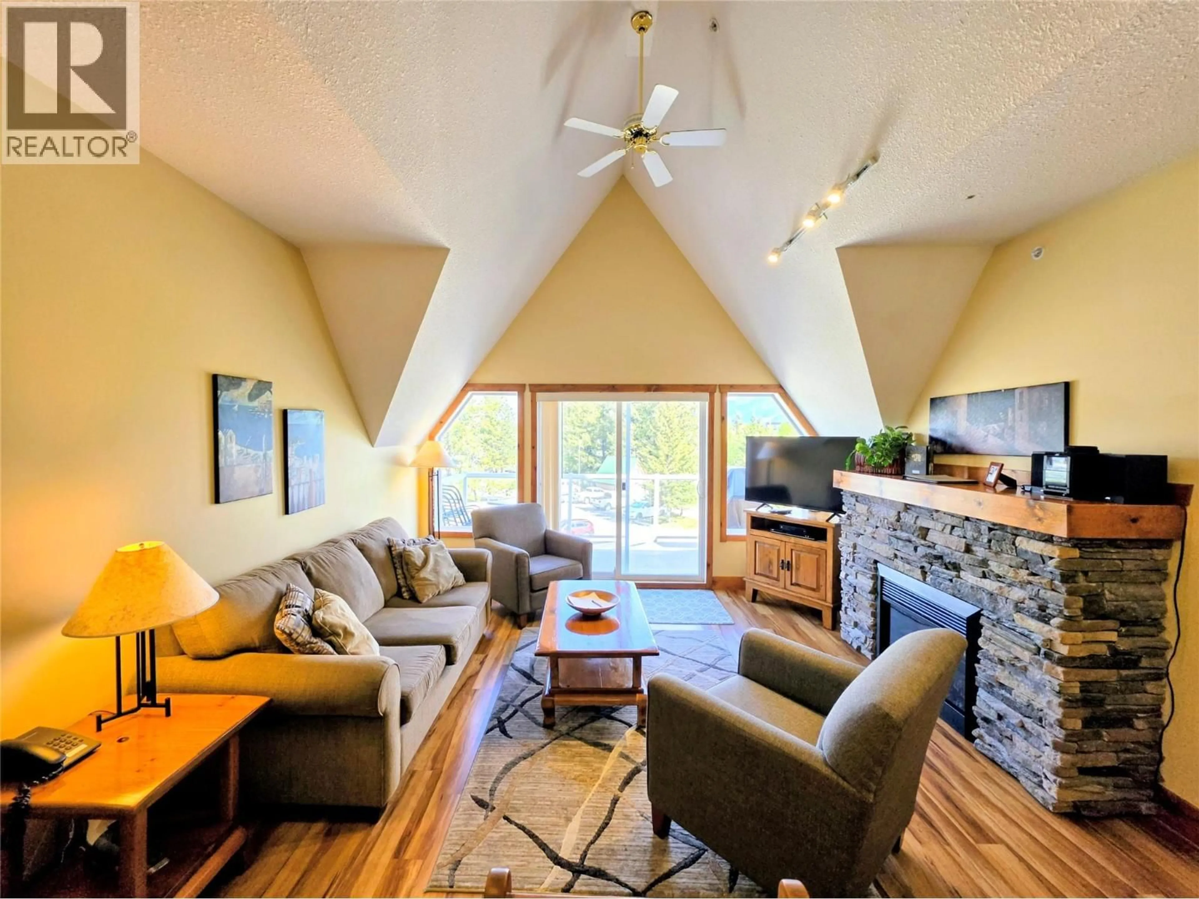 Living room with furniture, unknown for 336B - 701 14A CRESCENT, Invermere British Columbia V0A1K0
