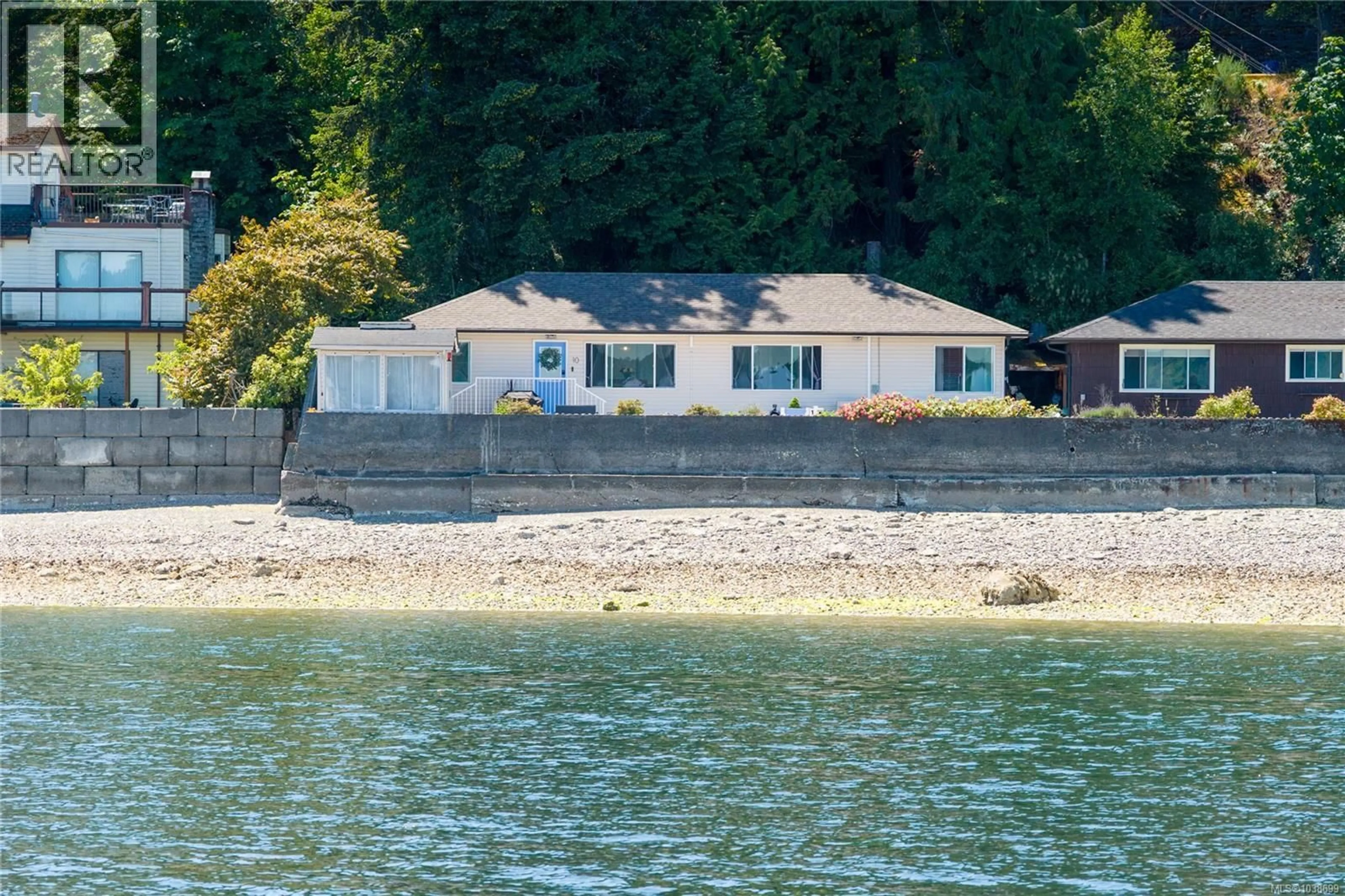 A pic from outside/outdoor area/front of a property/back of a property/a pic from drone, water/lake/river/ocean view for 10 - 345 CHEMAINUS ROAD, Ladysmith British Columbia V9G1Y1