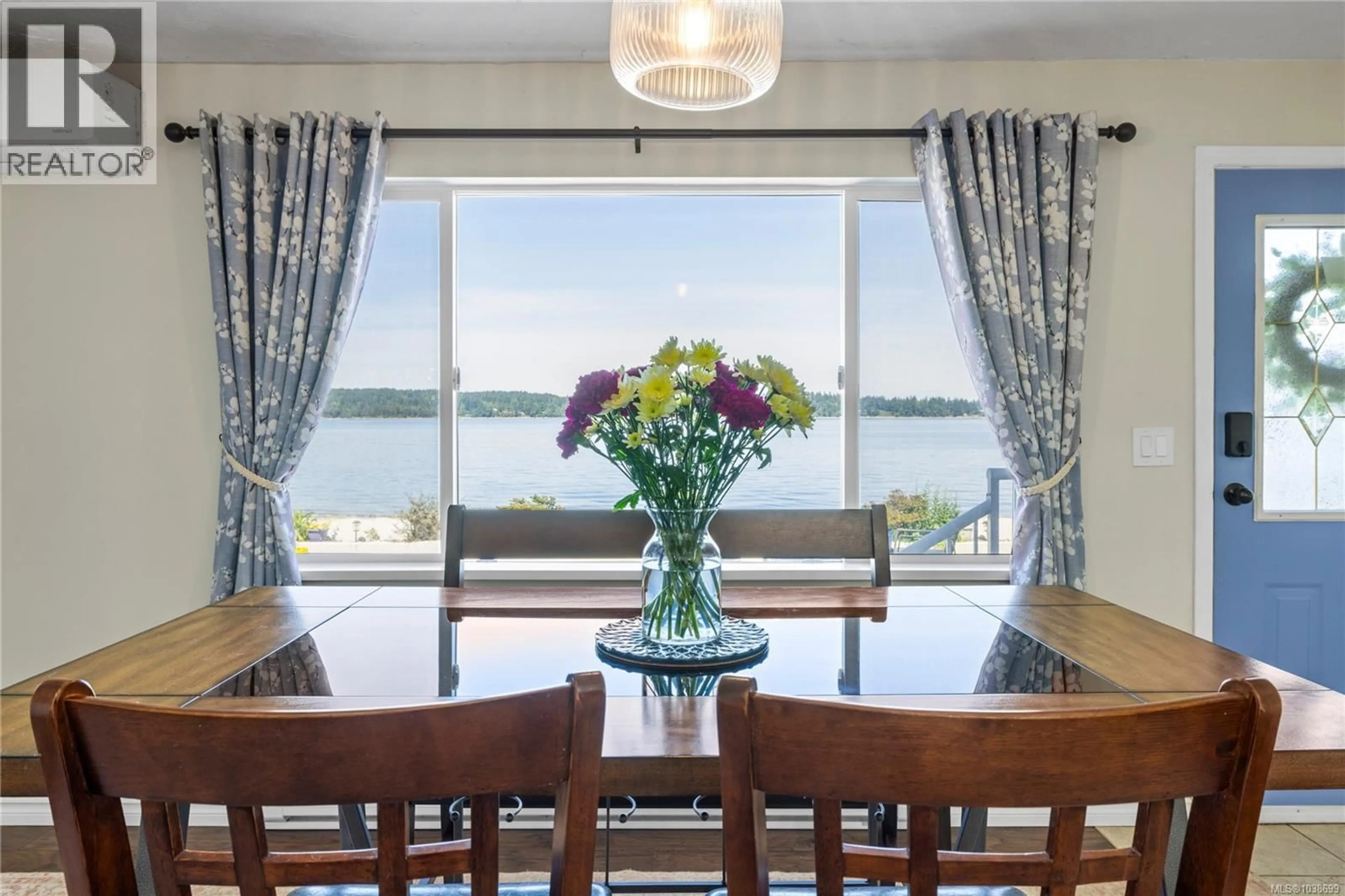 Dining room, wood/laminate floor for 10 - 345 CHEMAINUS ROAD, Ladysmith British Columbia V9G1Y1