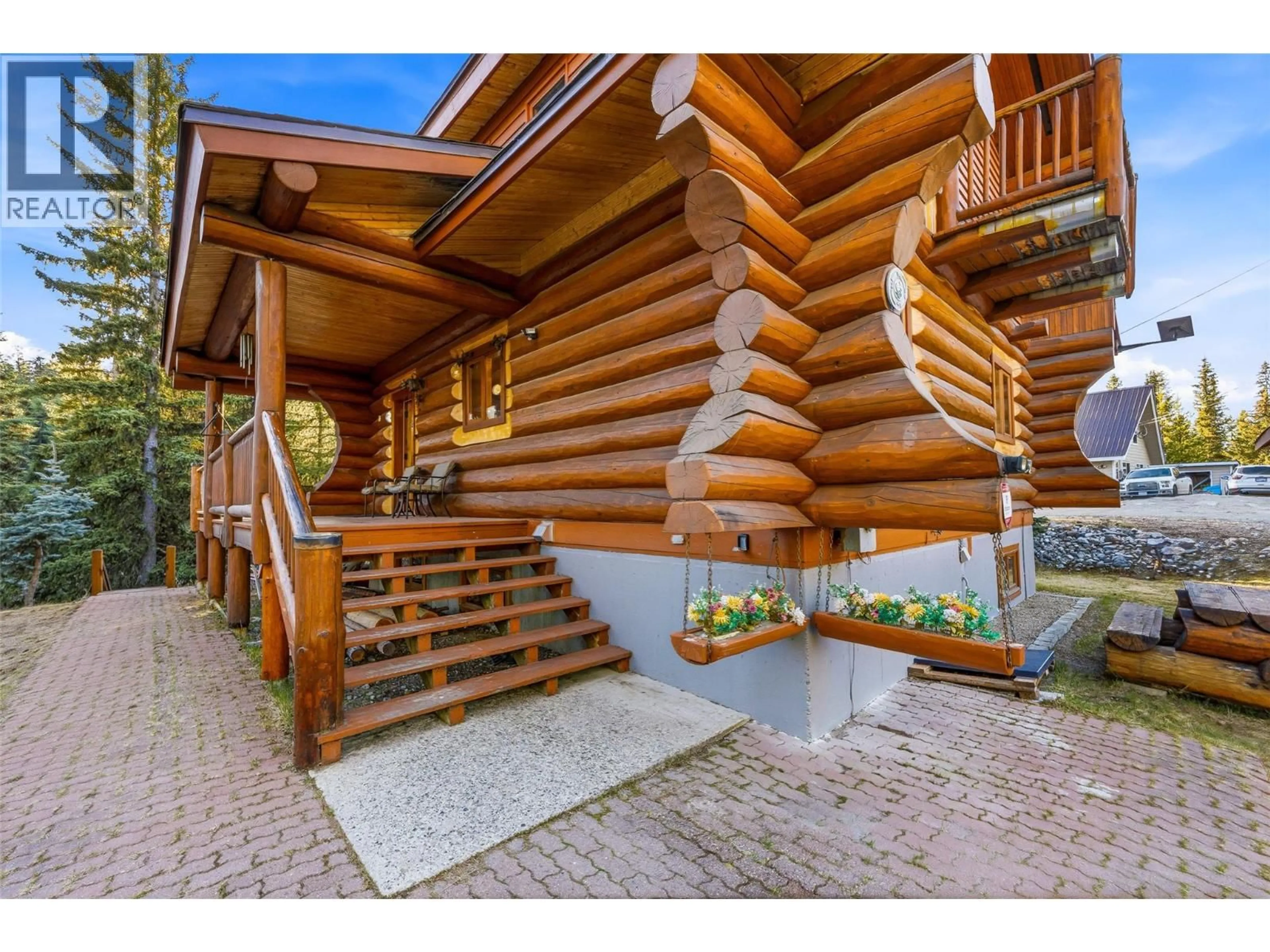 Indoor foyer for 920 IDABEL LAKE ROAD, Kelowna British Columbia V0H1N1