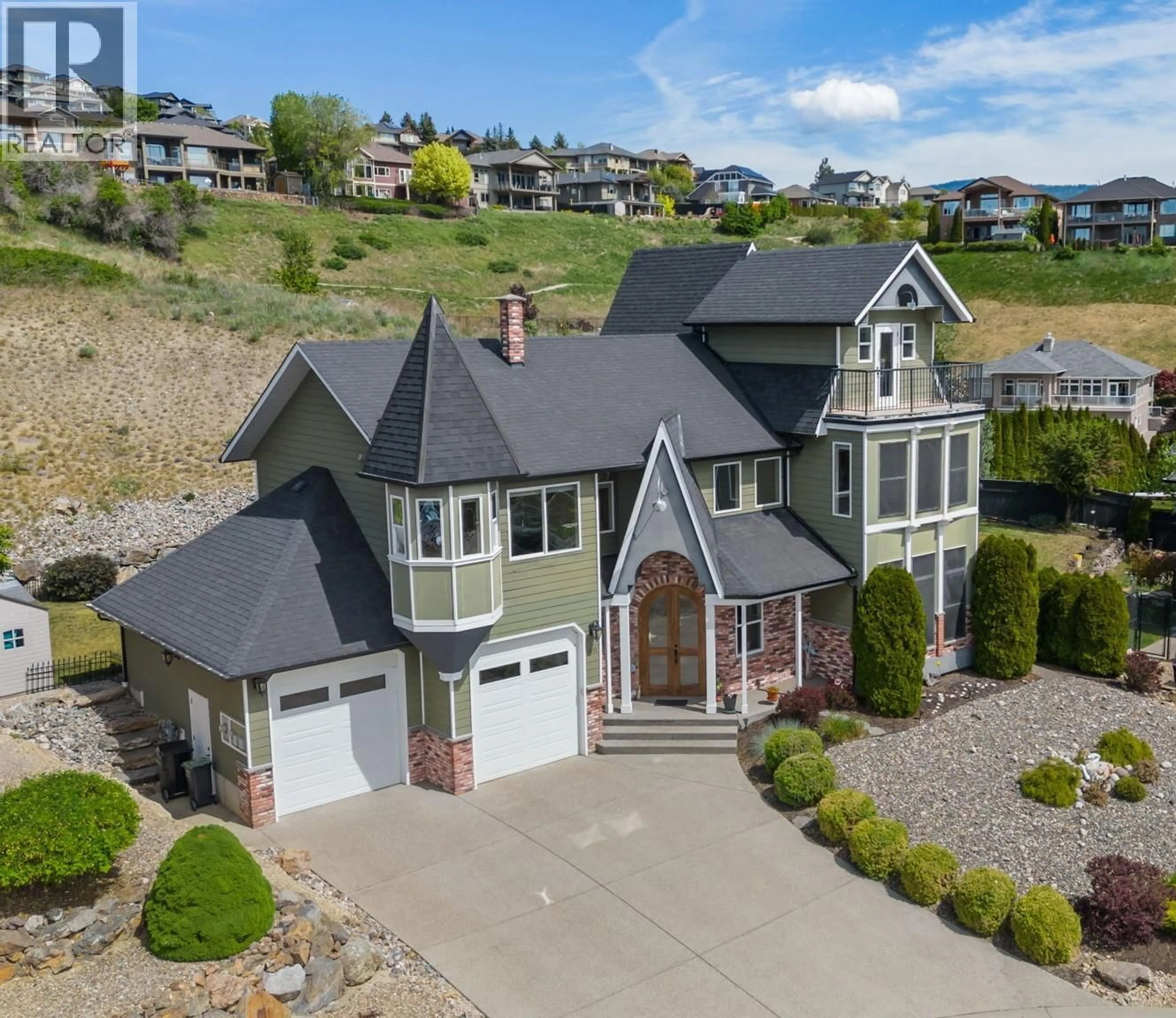 A pic from outside/outdoor area/front of a property/back of a property/a pic from drone, unknown for 1011 FOOTHILLS COURT, Vernon British Columbia V1B3Z5