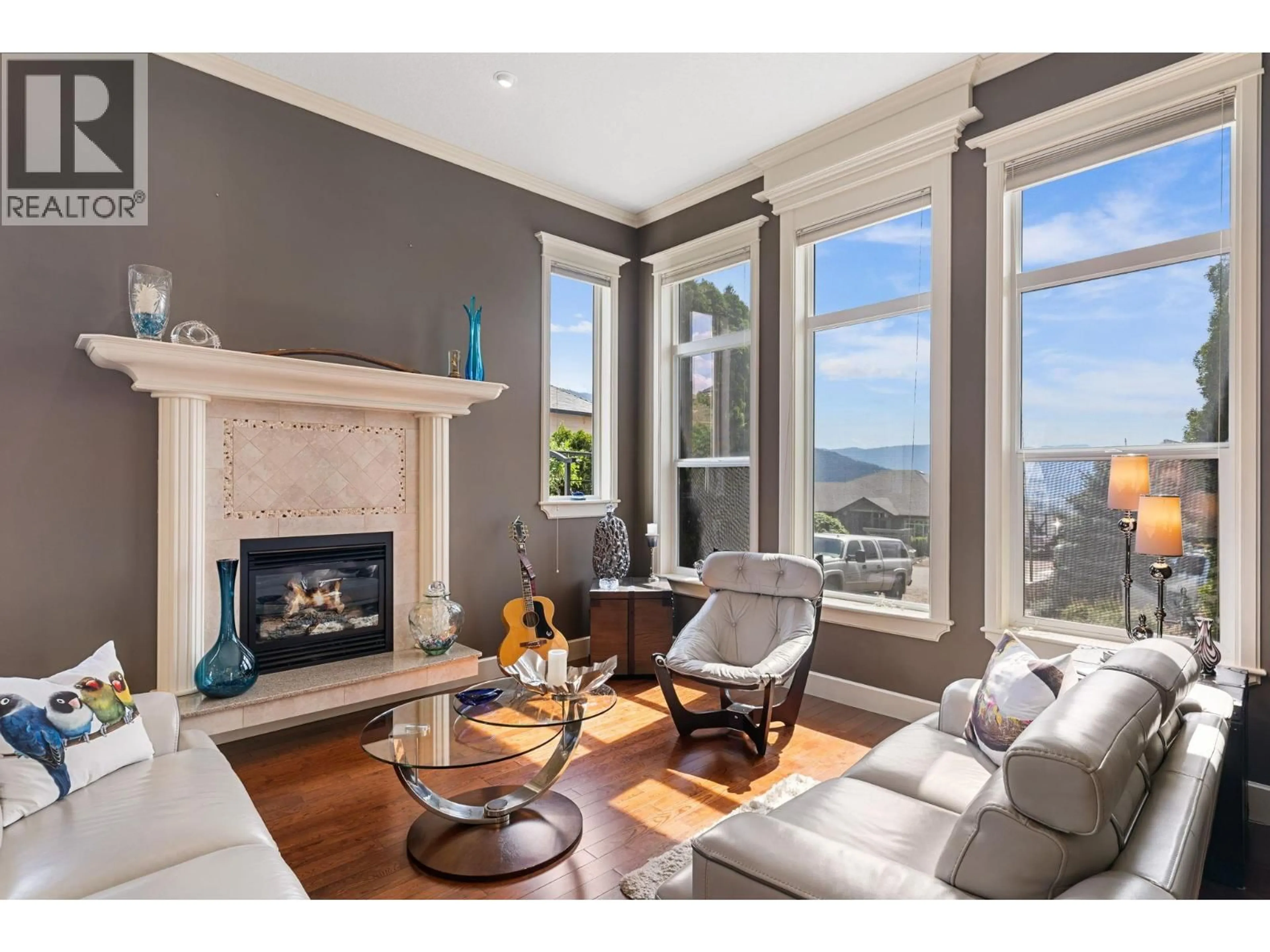 Living room with furniture, unknown for 1011 FOOTHILLS COURT, Vernon British Columbia V1B3Z5