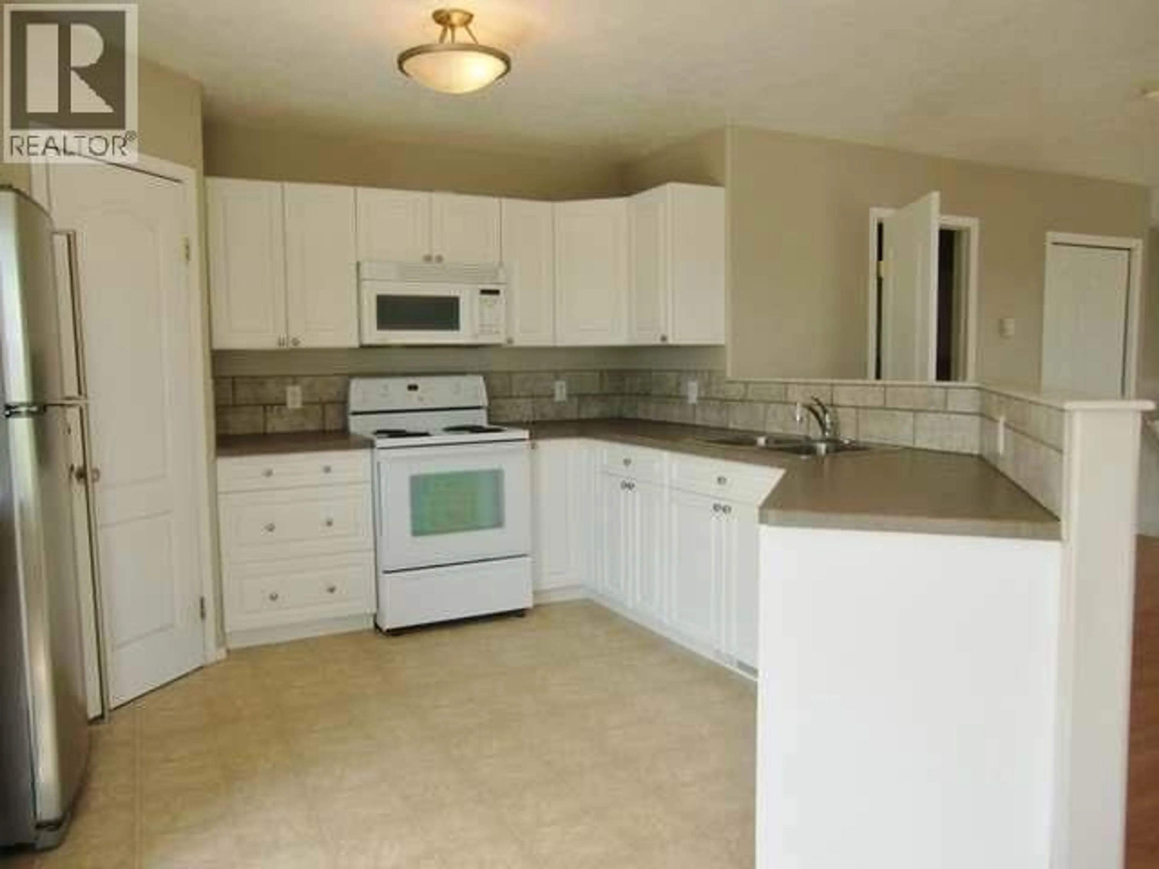 Standard kitchen, ceramic/tile floor for 509 99 AVENUE, Dawson Creek British Columbia V1G1T2