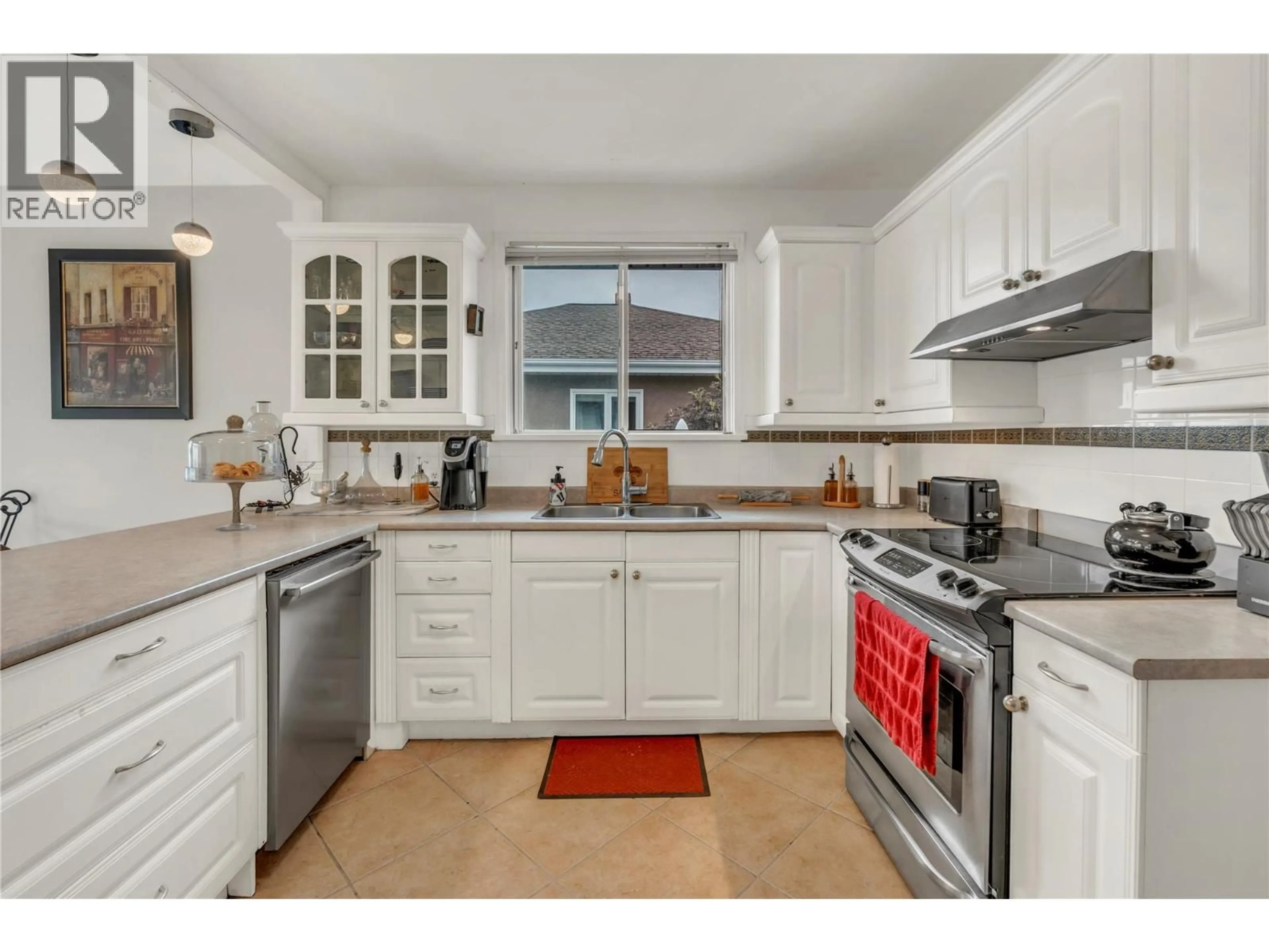 Standard kitchen, ceramic/tile floor for 634 LATIMER STREET, Penticton British Columbia V2A5R6