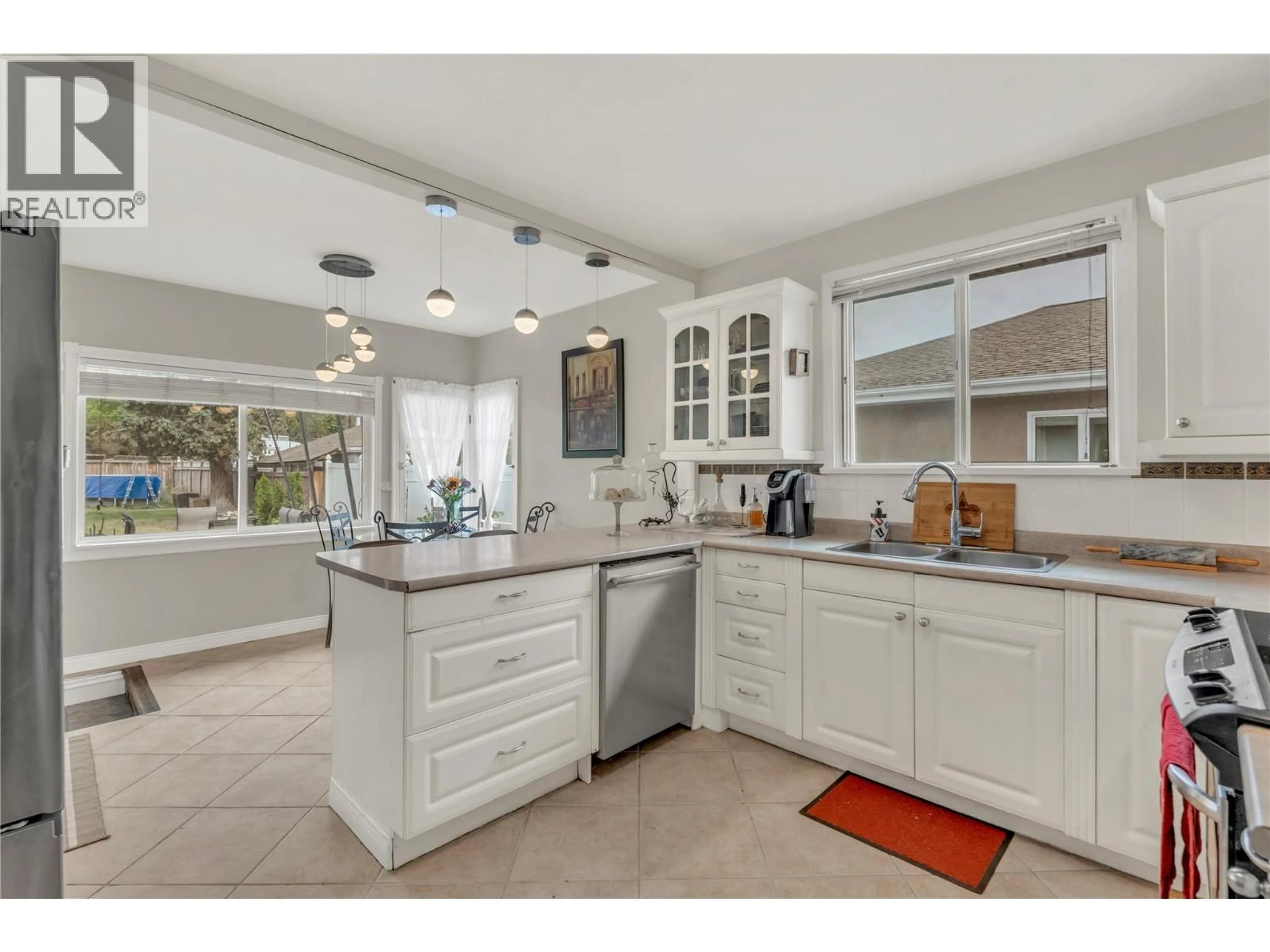 Open concept kitchen, ceramic/tile floor for 634 LATIMER STREET, Penticton British Columbia V2A5R6
