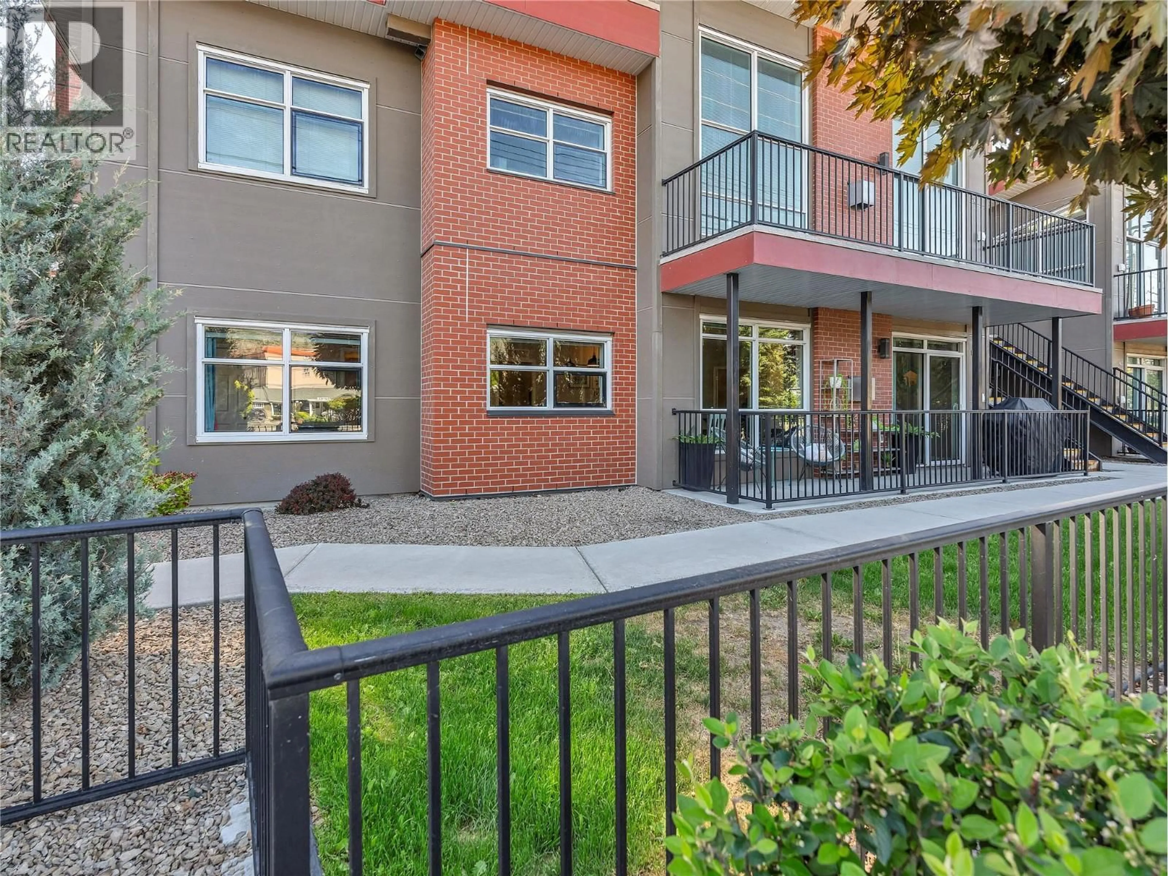 Patio, street for 101 - 3388 SKAHA LAKE ROAD, Penticton British Columbia V2A6G4