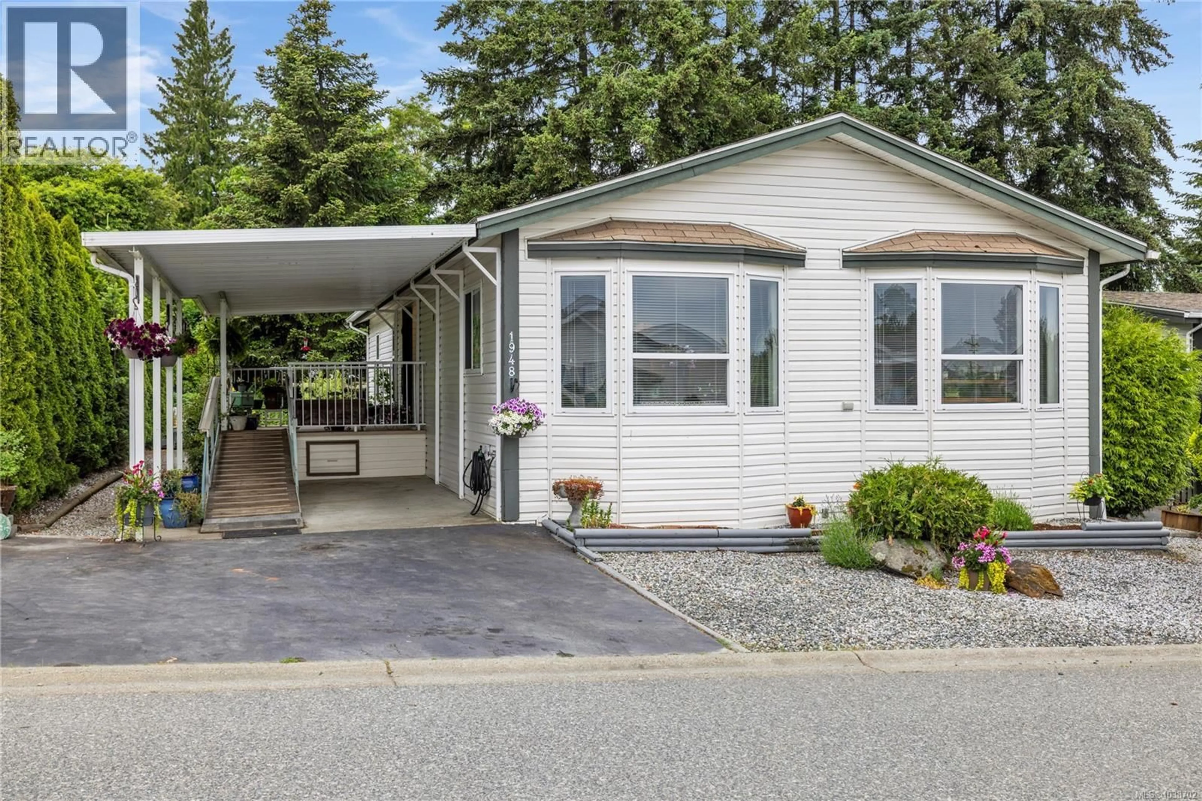 Home with vinyl exterior material, street for 1948 VALLEY OAK DRIVE, Nanaimo British Columbia V9R6N1