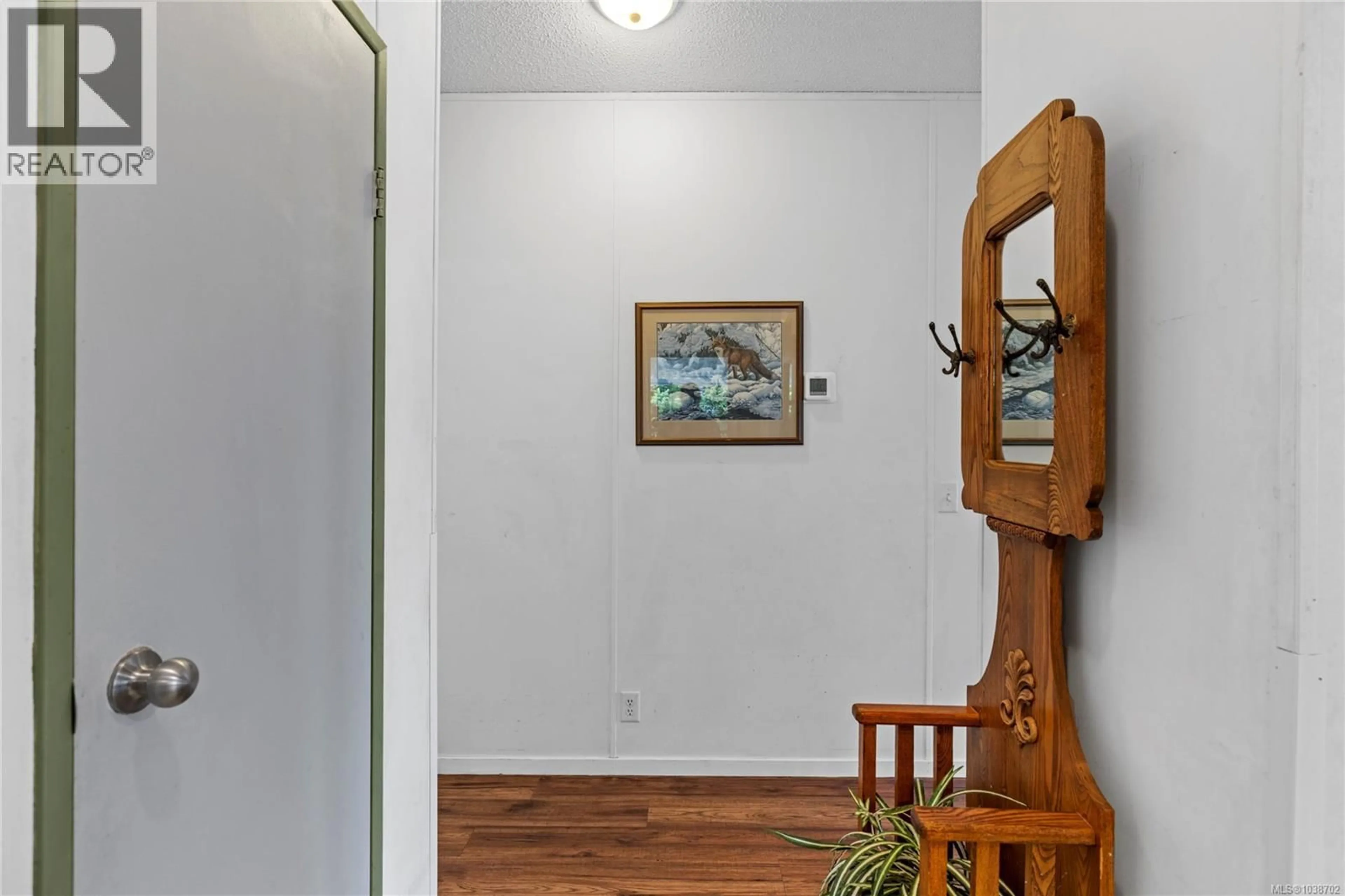 Indoor entryway for 1948 VALLEY OAK DRIVE, Nanaimo British Columbia V9R6N1
