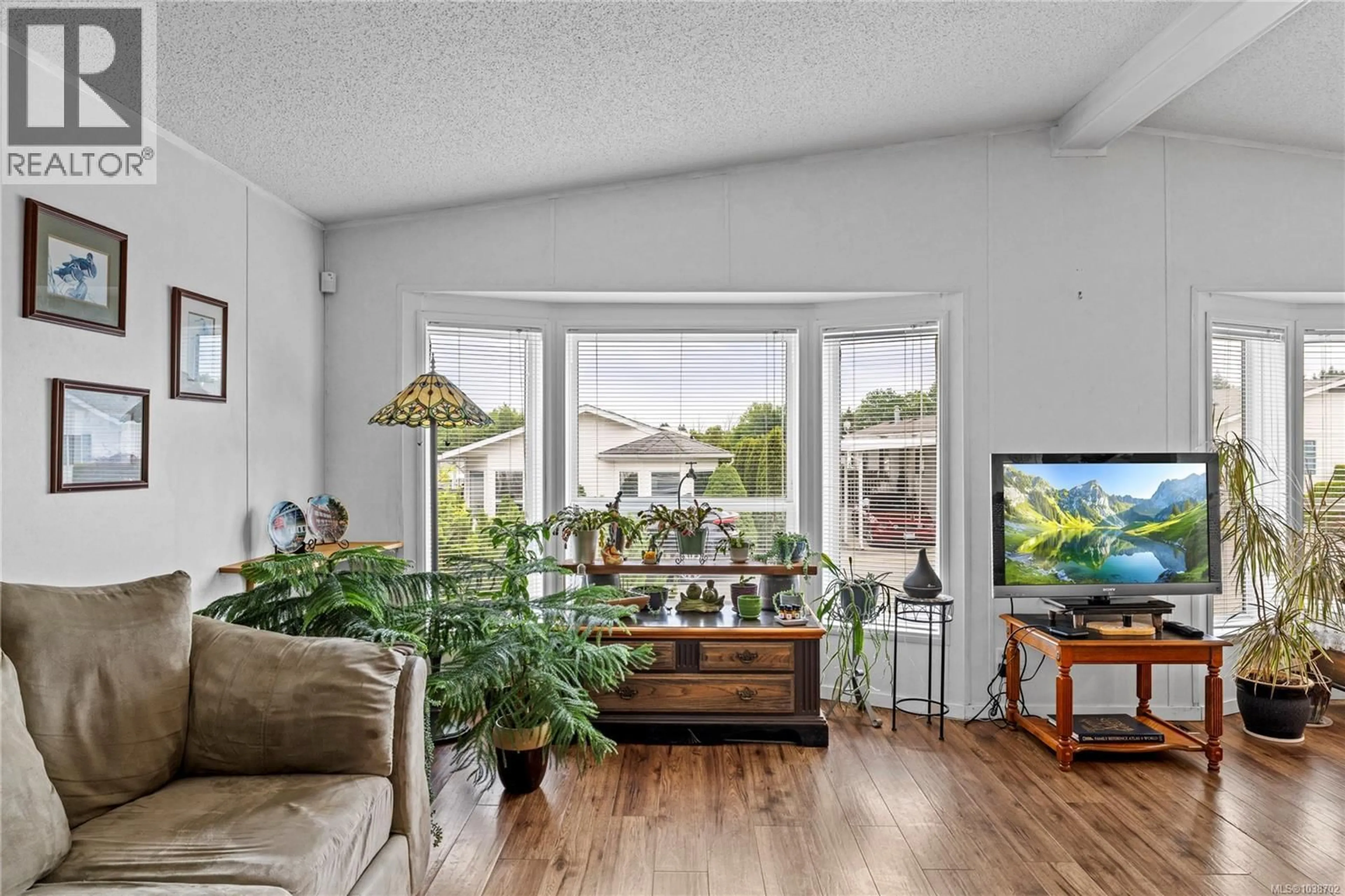 Living room with furniture, unknown for 1948 VALLEY OAK DRIVE, Nanaimo British Columbia V9R6N1