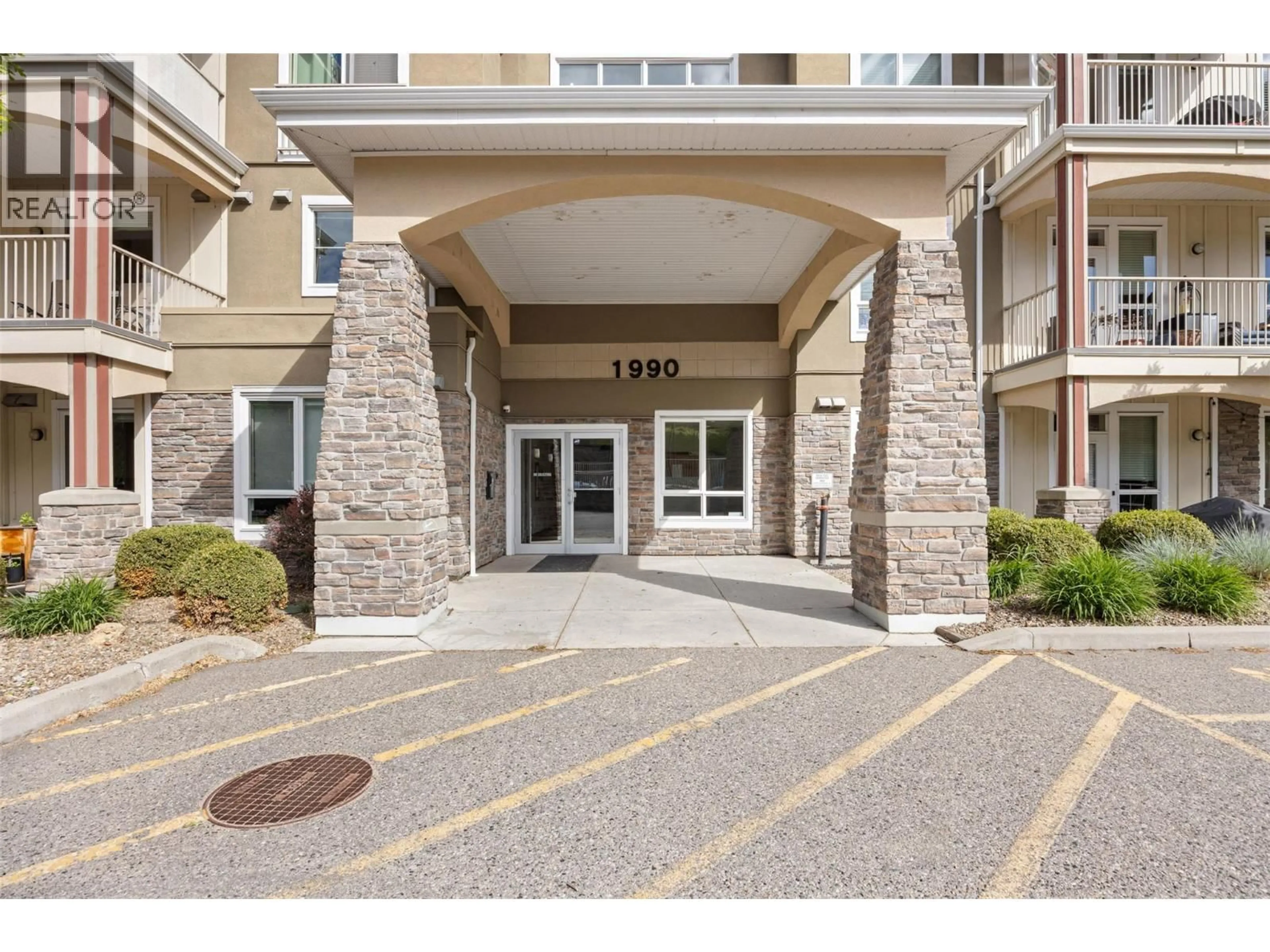 Indoor foyer for 3205 - 1990 UPPER SUNDANCE DRIVE, West Kelowna British Columbia V4T3E7