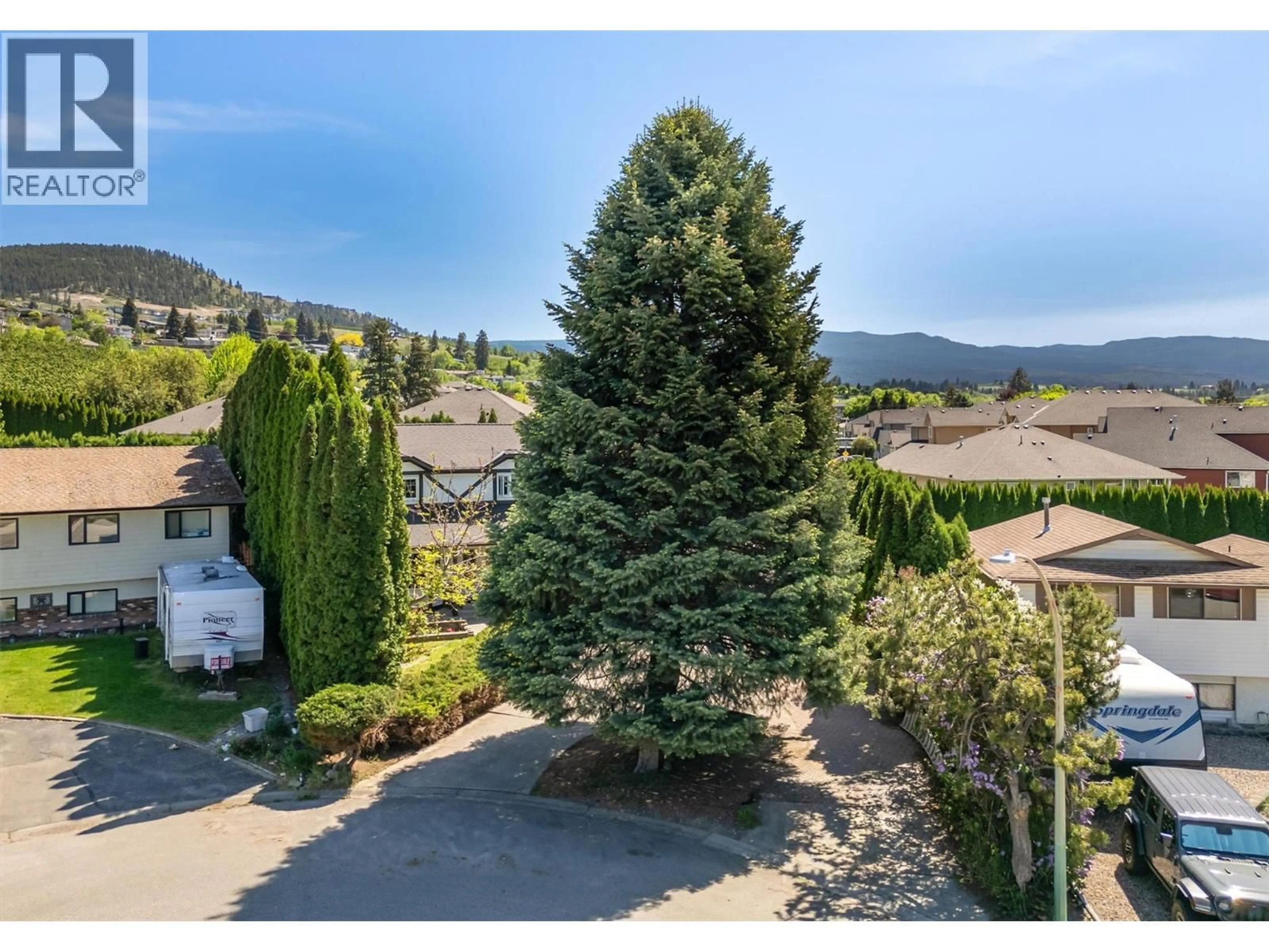 A pic from outside/outdoor area/front of a property/back of a property/a pic from drone, mountain view for 627 HARDIE ROAD, Kelowna British Columbia V1X6W9