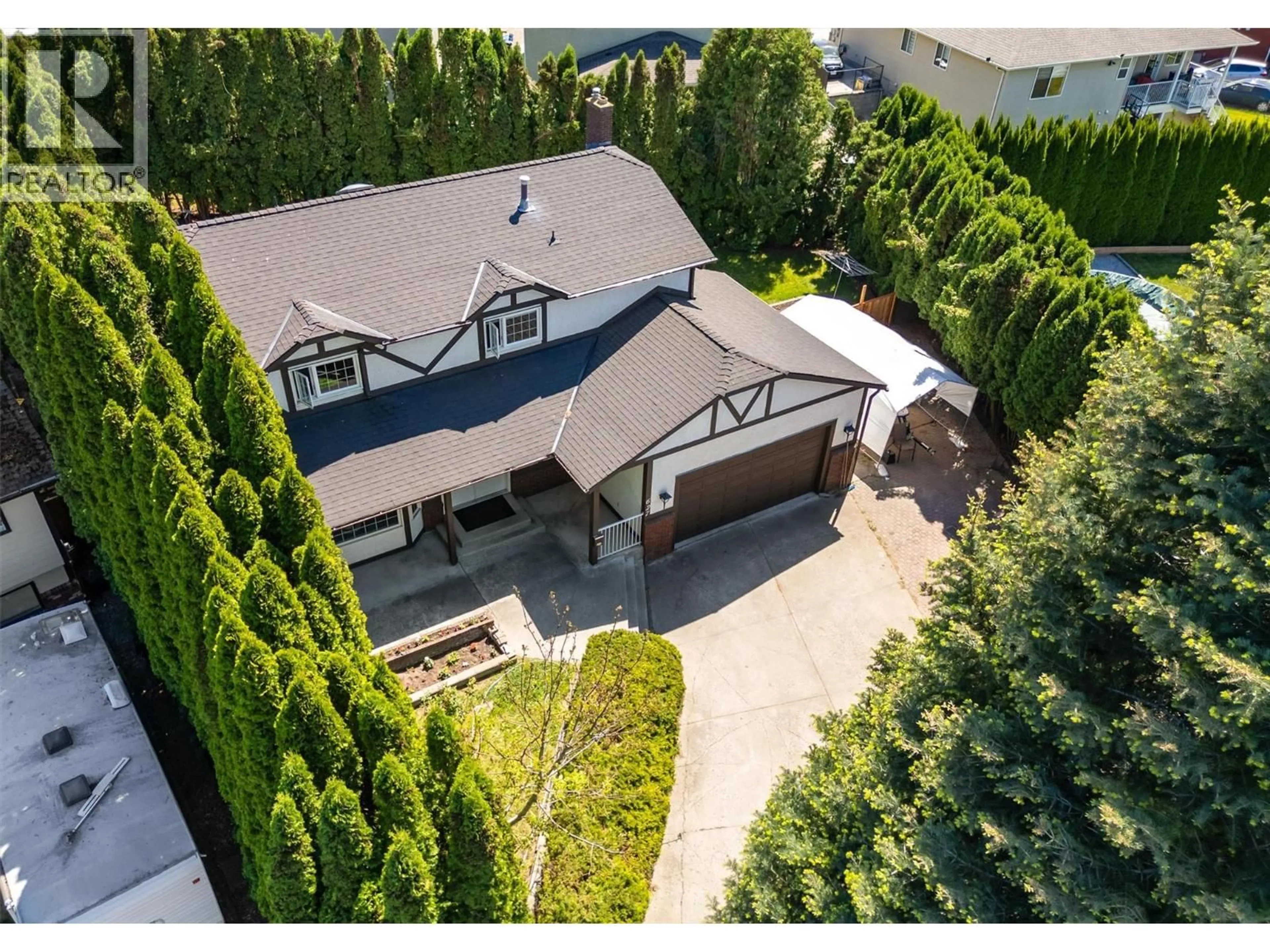 A pic from outside/outdoor area/front of a property/back of a property/a pic from drone, street for 627 HARDIE ROAD, Kelowna British Columbia V1X6W9