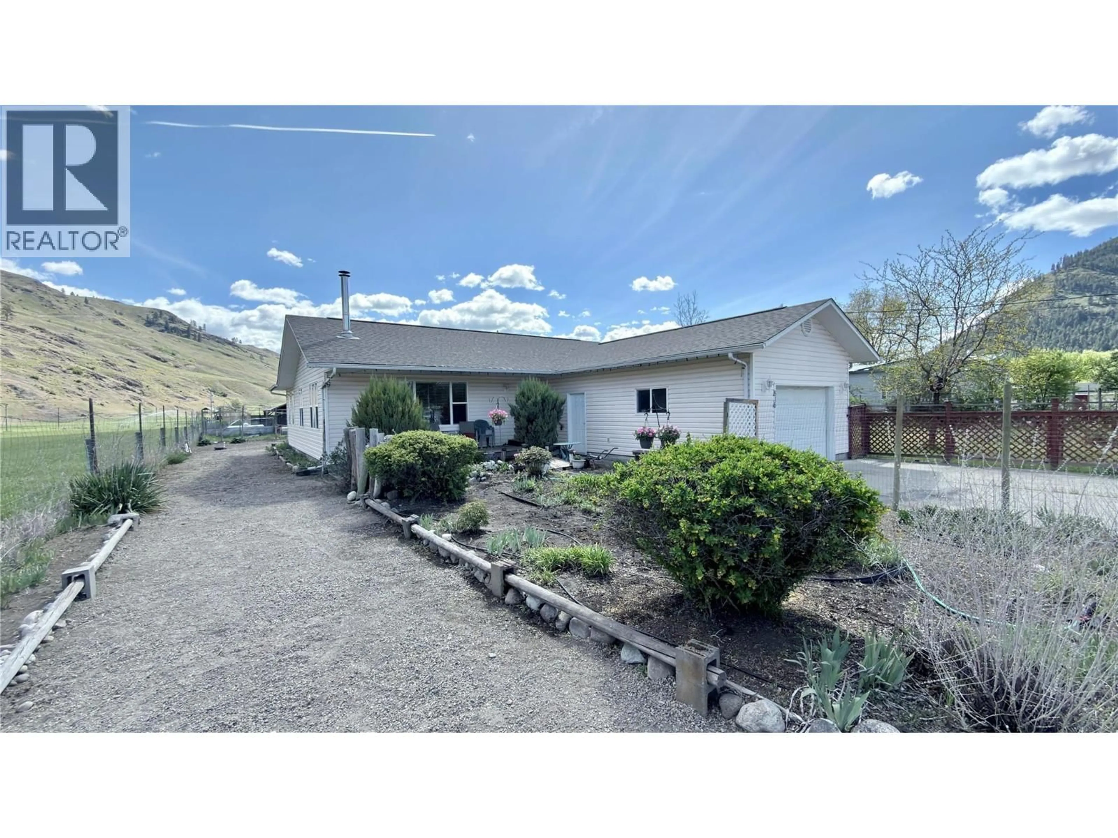 A pic from outside/outdoor area/front of a property/back of a property/a pic from drone, unknown for 816 DIVISION STREET, Midway British Columbia V0H1M0