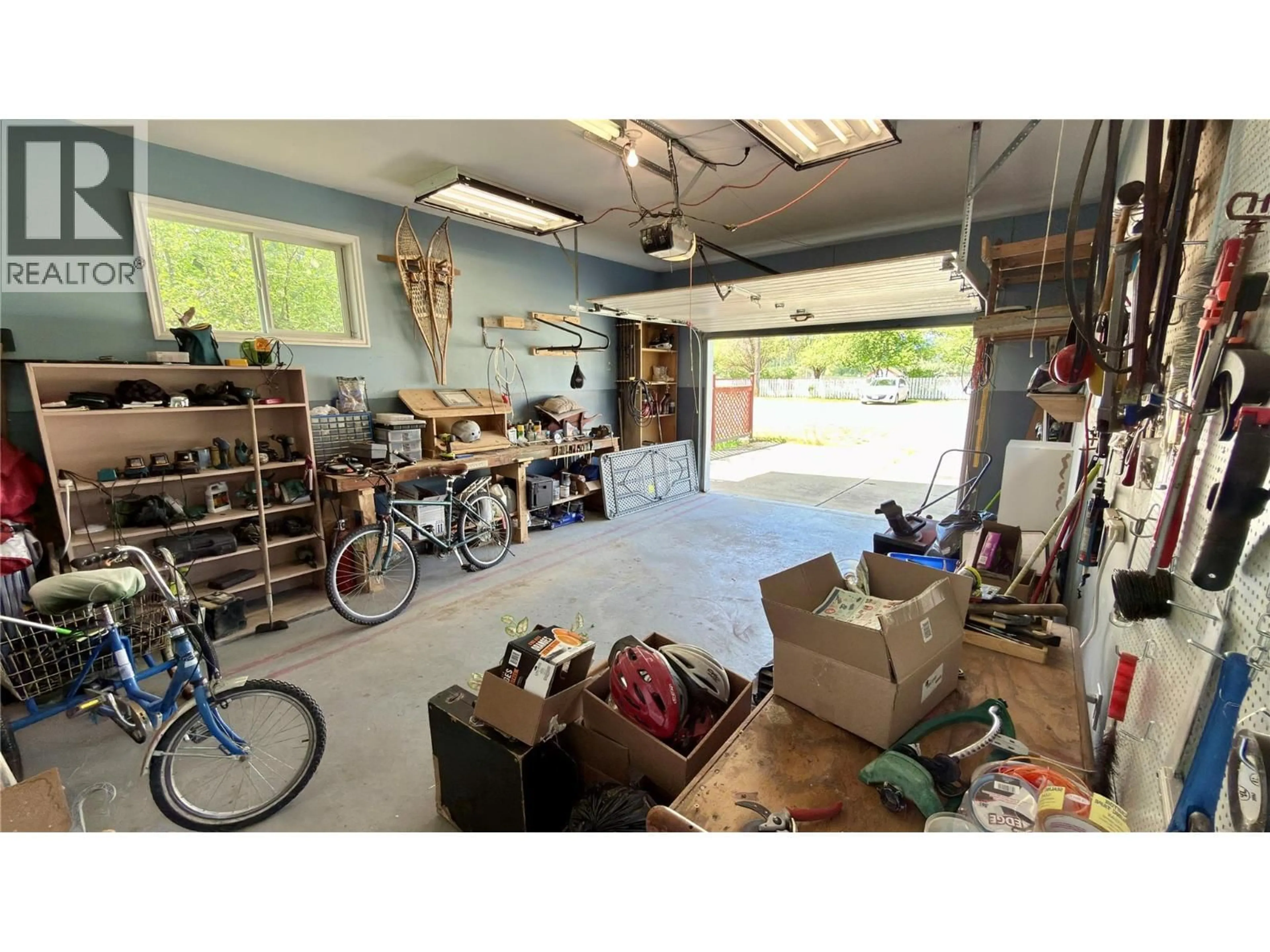 Indoor garage for 816 DIVISION STREET, Midway British Columbia V0H1M0