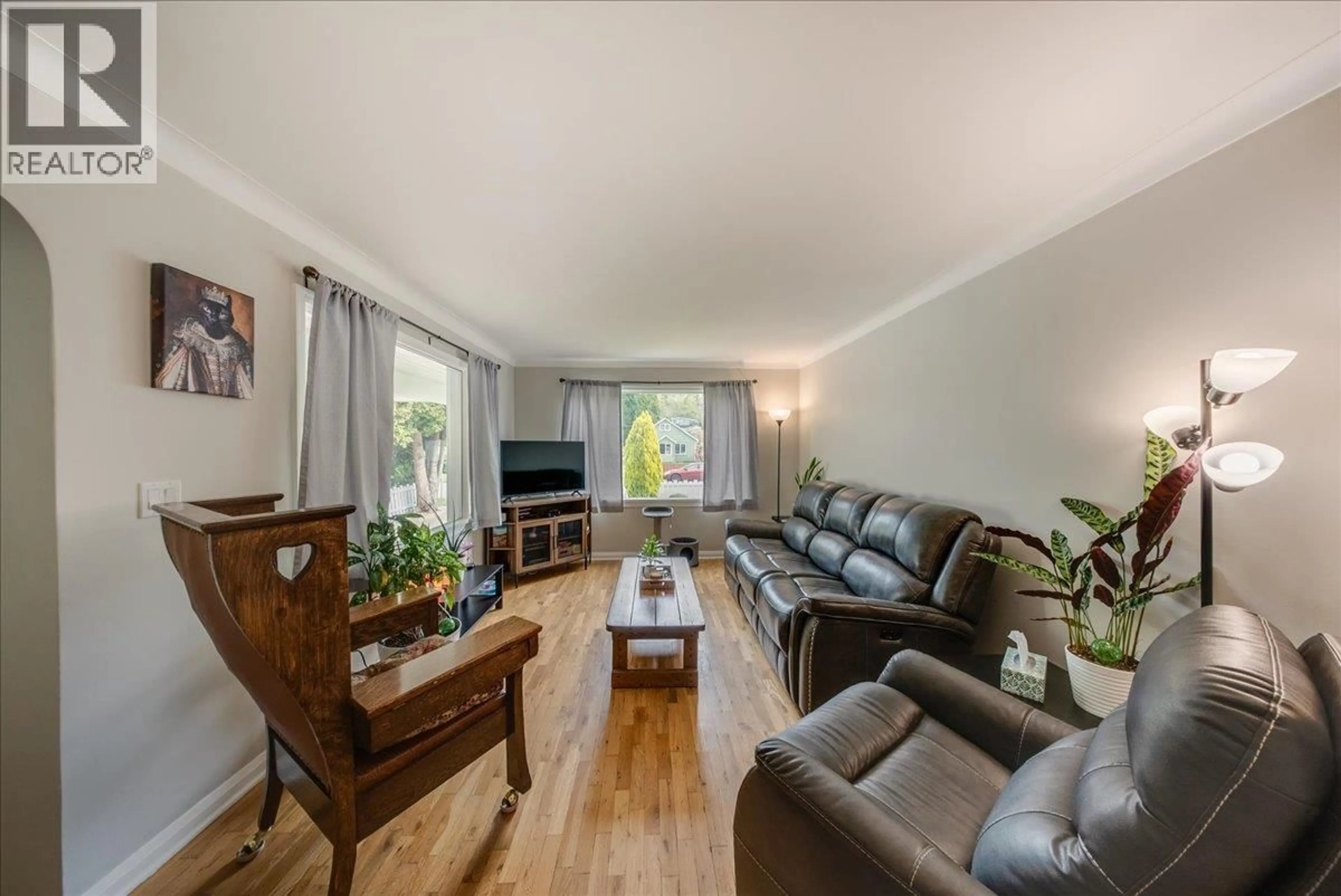 Living room with furniture, wood/laminate floor for 2120 SIXTH AVENUE, Trail British Columbia V1R3B7