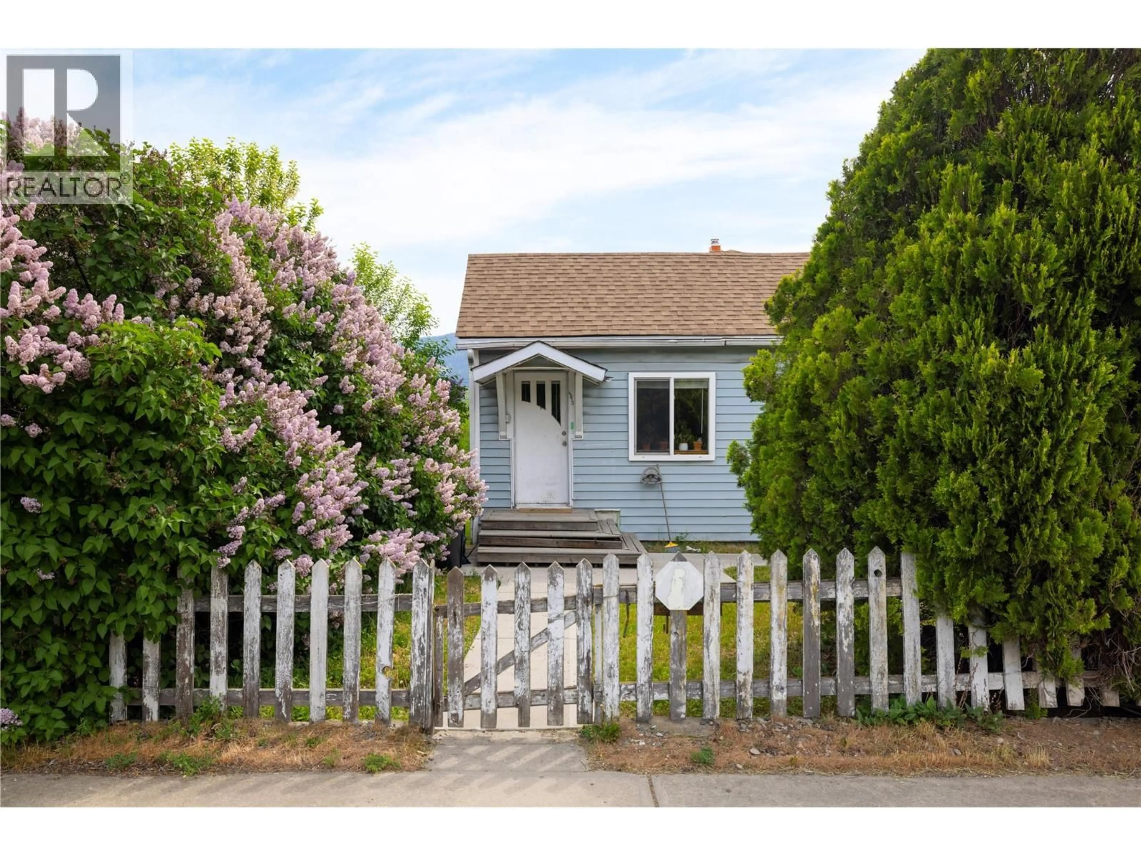Home with vinyl exterior material, street for 4213 34TH STREET, Vernon British Columbia V1T5Y5