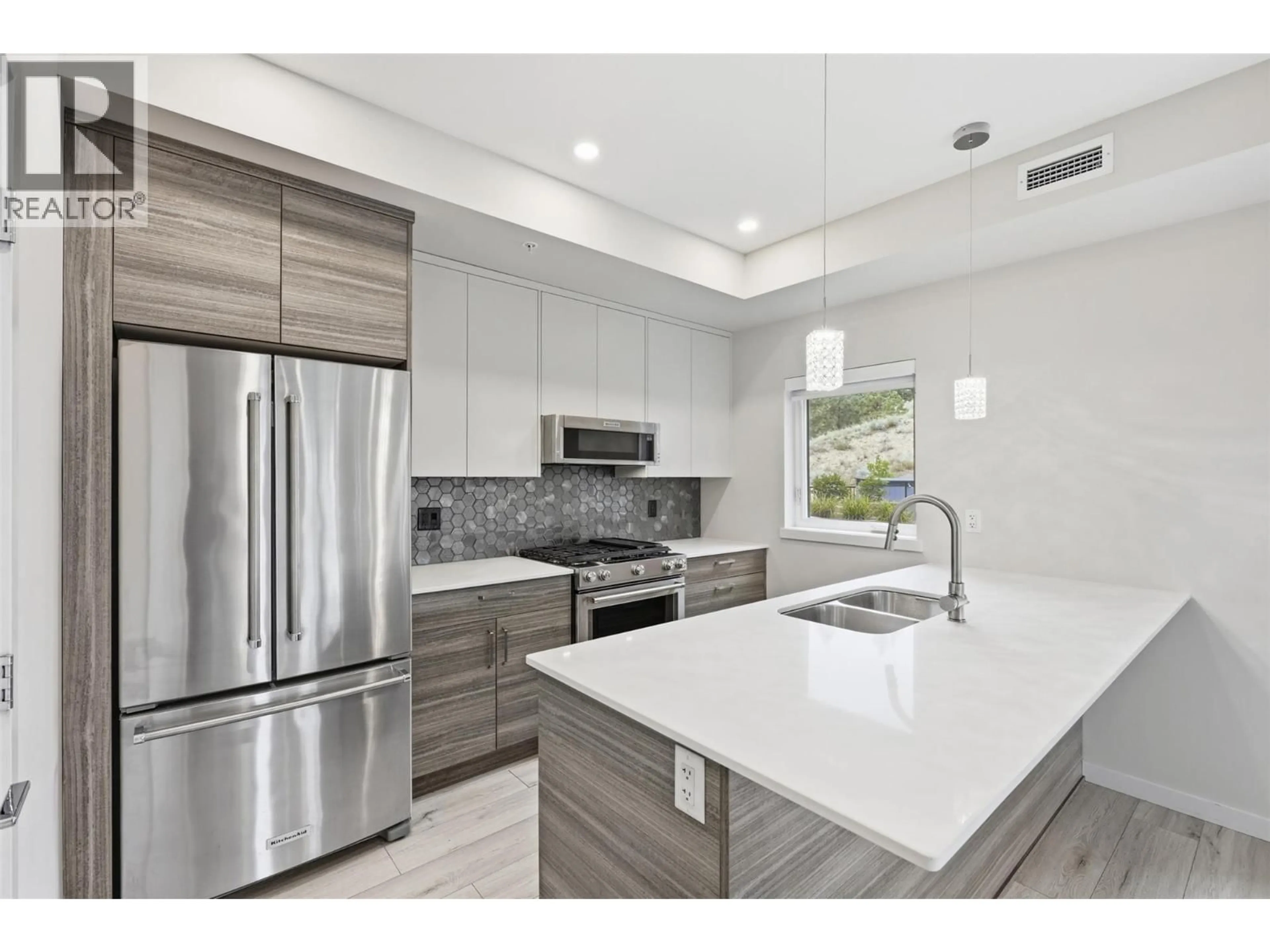 Open concept kitchen, ceramic/tile floor for 2101 - 1405 SPRINGHILL DRIVE, Kamloops British Columbia V2C0B4