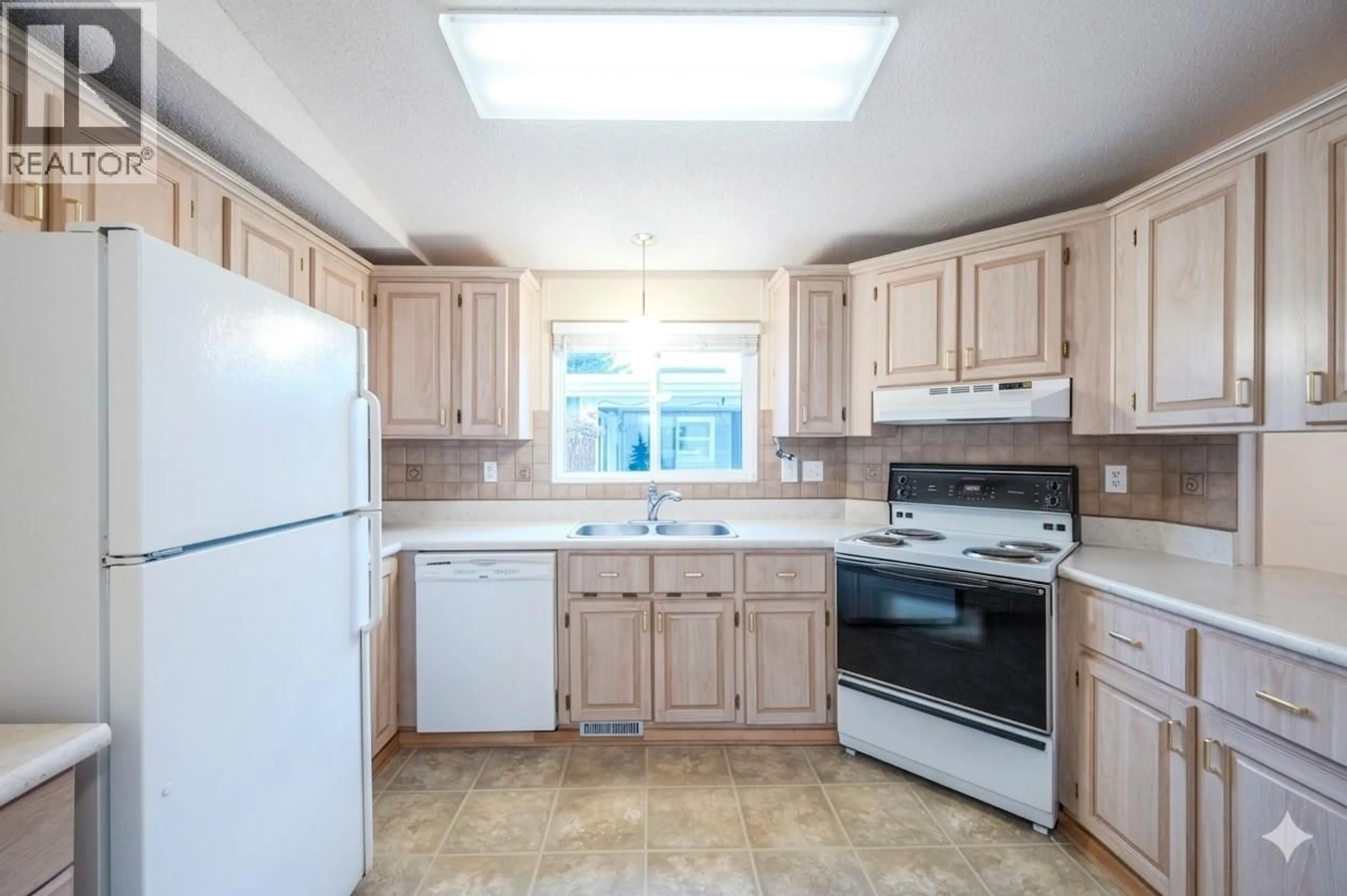 Standard kitchen, ceramic/tile floor for 39 - 6778 TUCELNUIT DRIVE, Oliver British Columbia V0H1T0