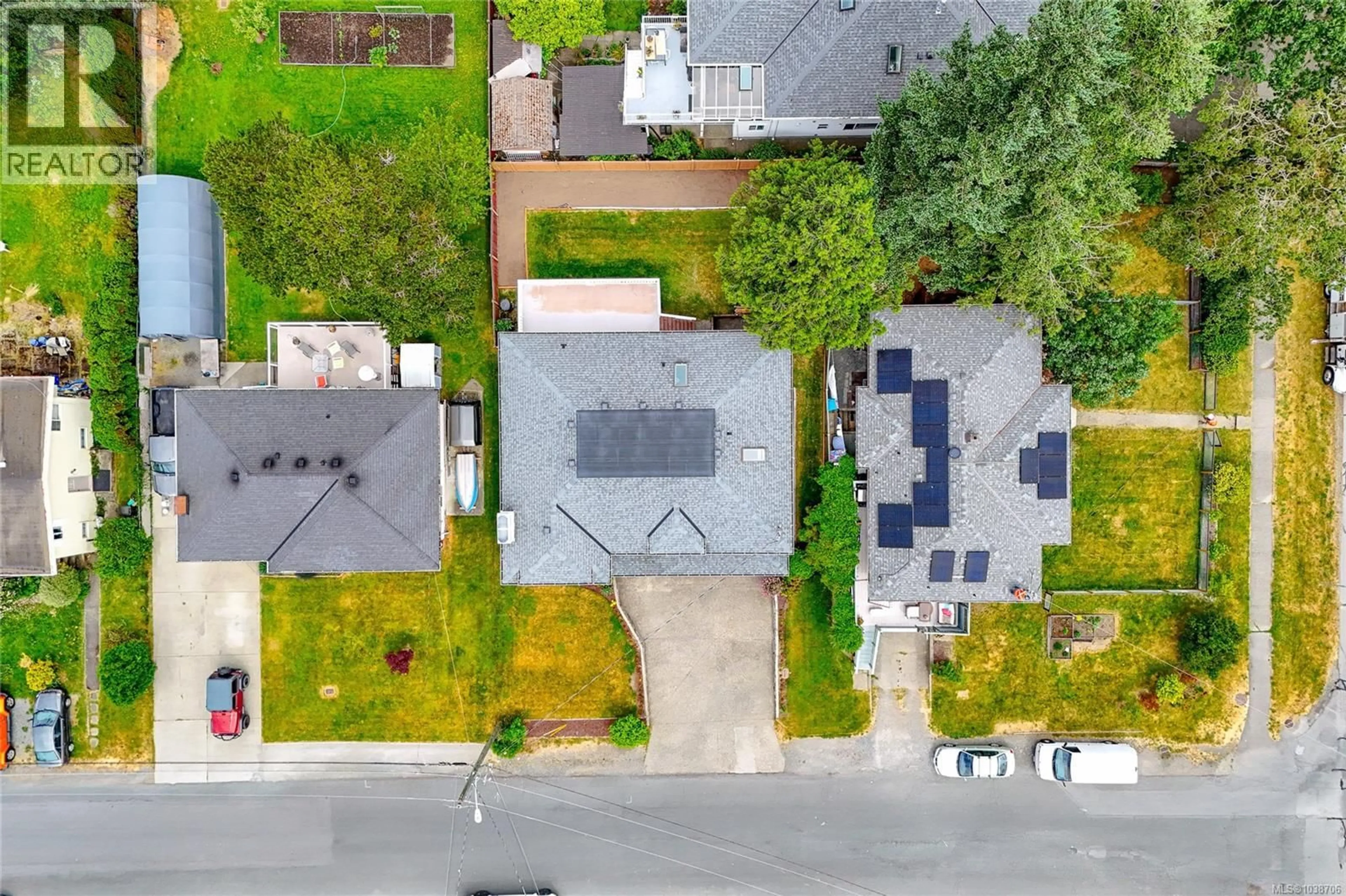 A pic from outside/outdoor area/front of a property/back of a property/a pic from drone, street for 598 TAIT STREET, Saanich British Columbia V8Z2C9