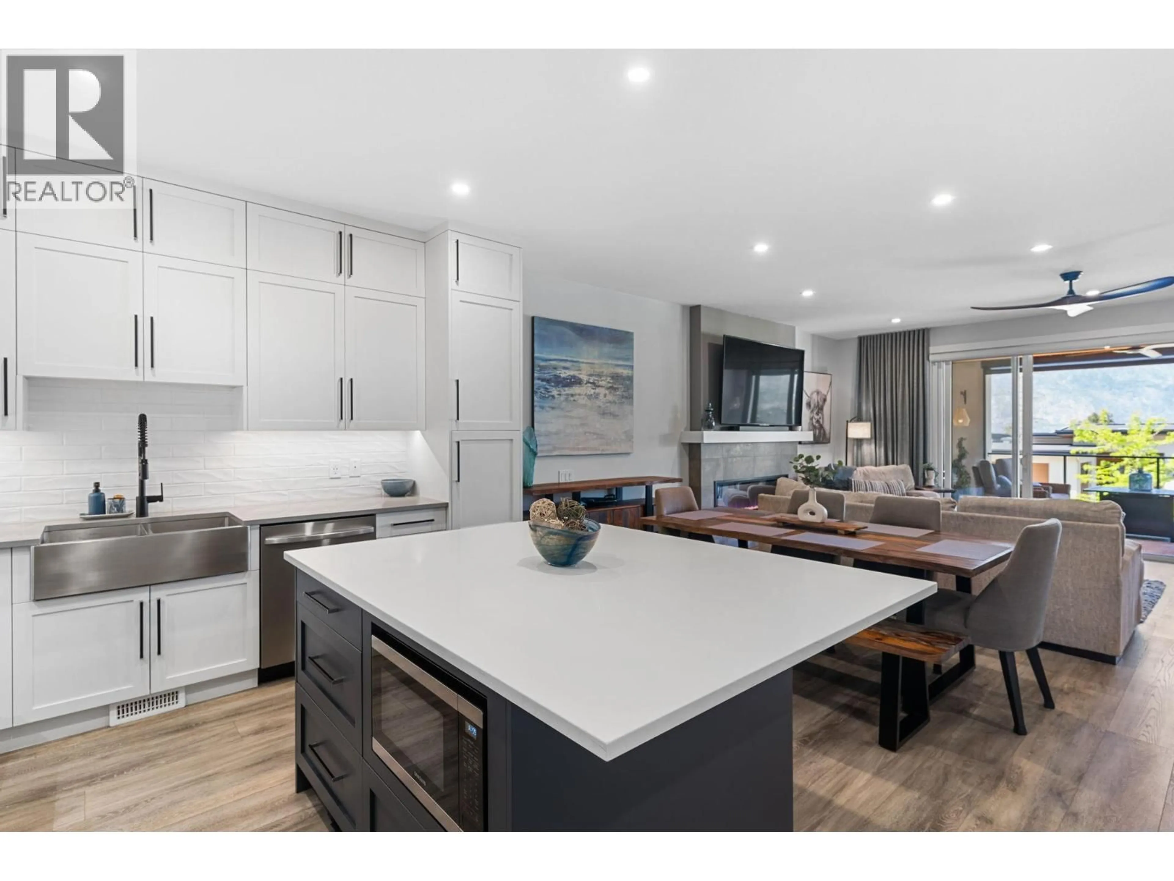 Open concept kitchen, ceramic/tile floor for 13 - 10100 TYNDALL ROAD, Lake Country British Columbia V4V0A9