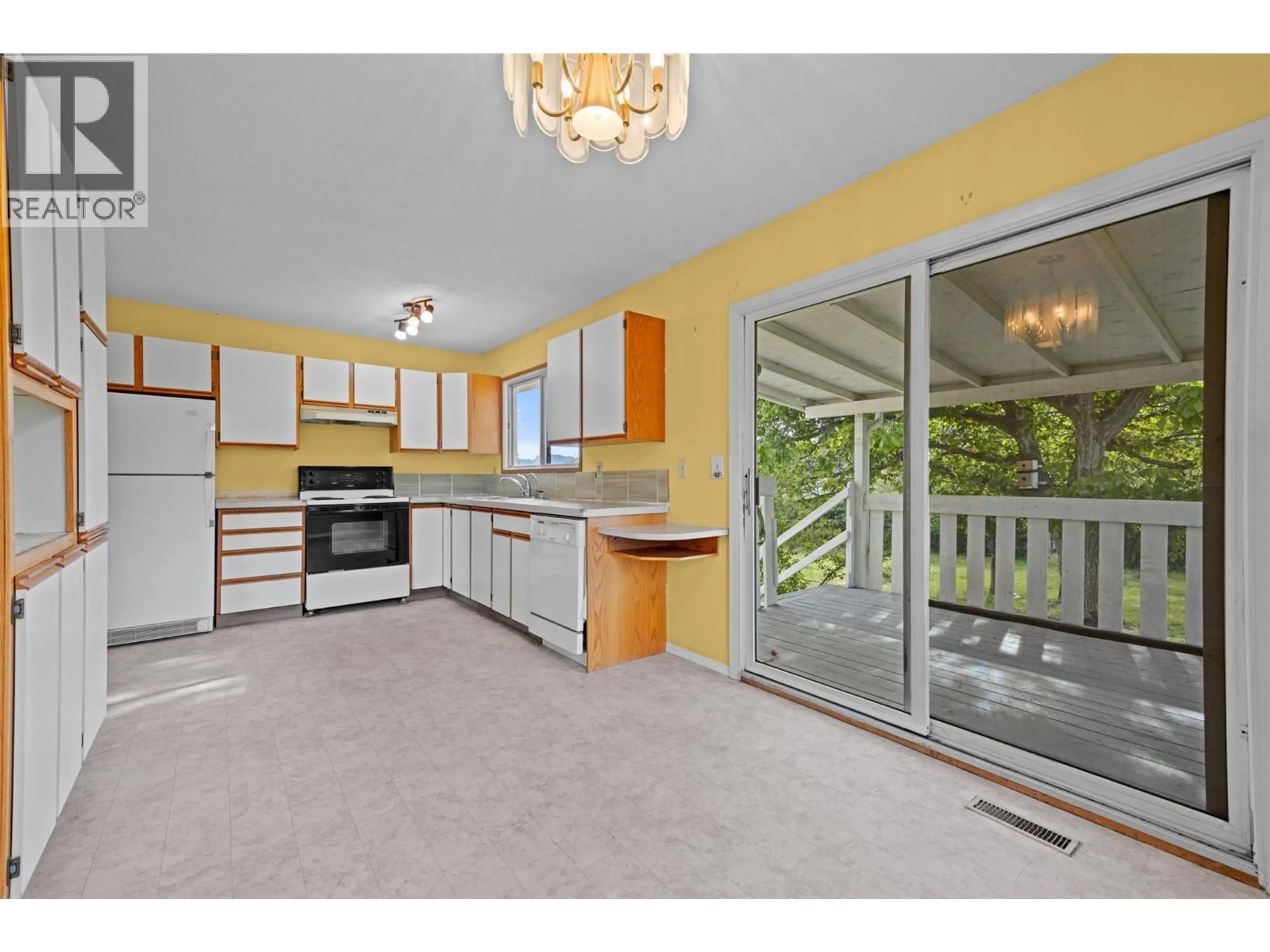 Open concept kitchen, unknown for 936 MCCARTNEY ROAD, West Kelowna British Columbia V1Z1S1