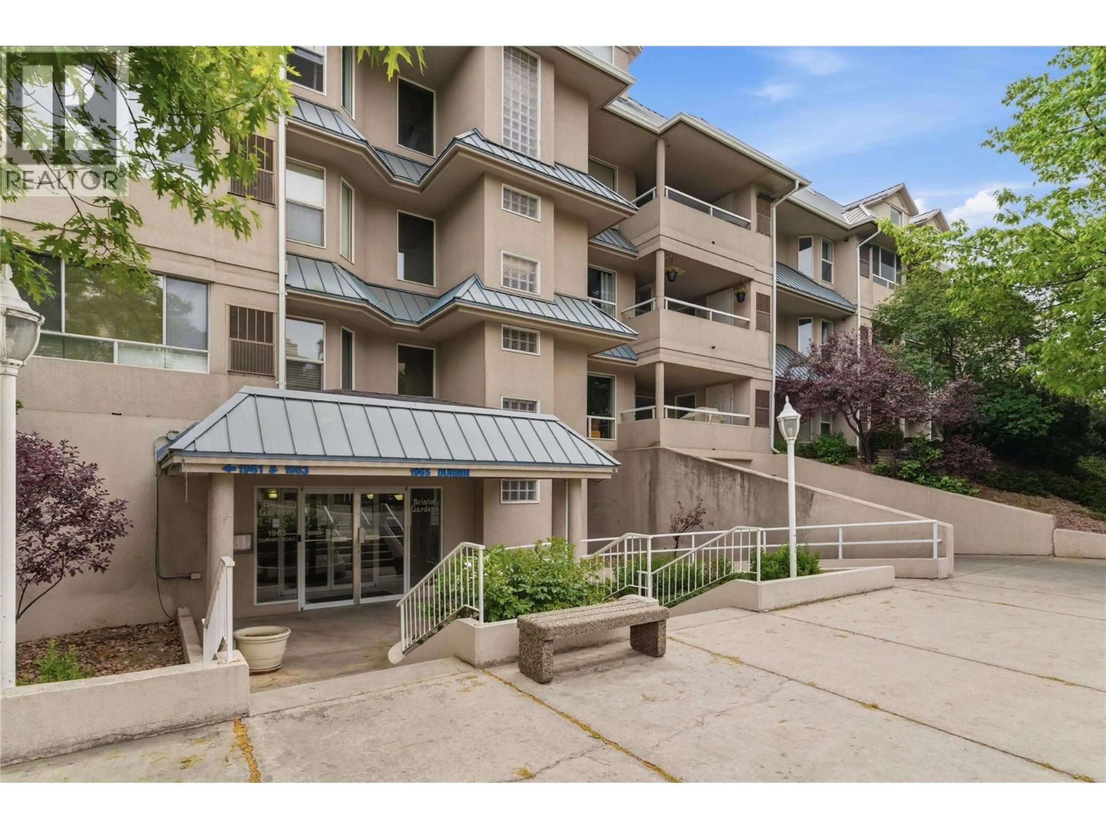 Indoor foyer for 315 - 1965 DURNIN ROAD, Kelowna British Columbia V1X7K6